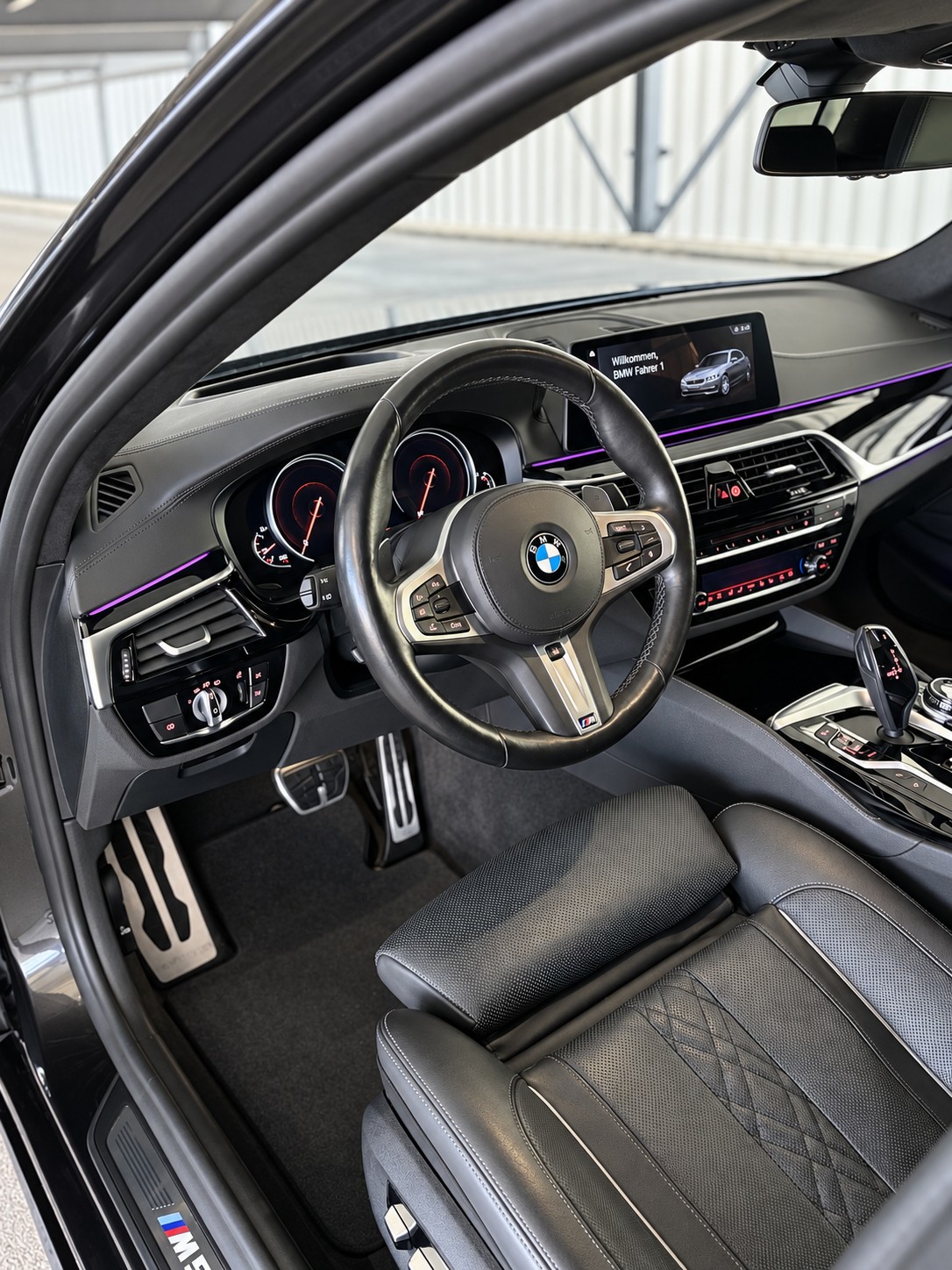 BMW M550i xDrive-image-9