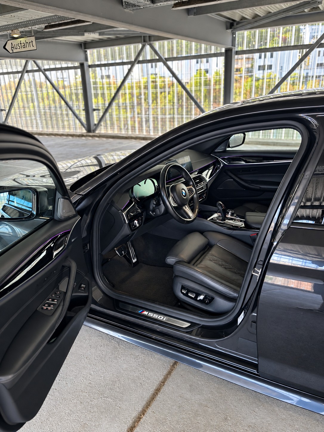 BMW M550i xDrive-image-7