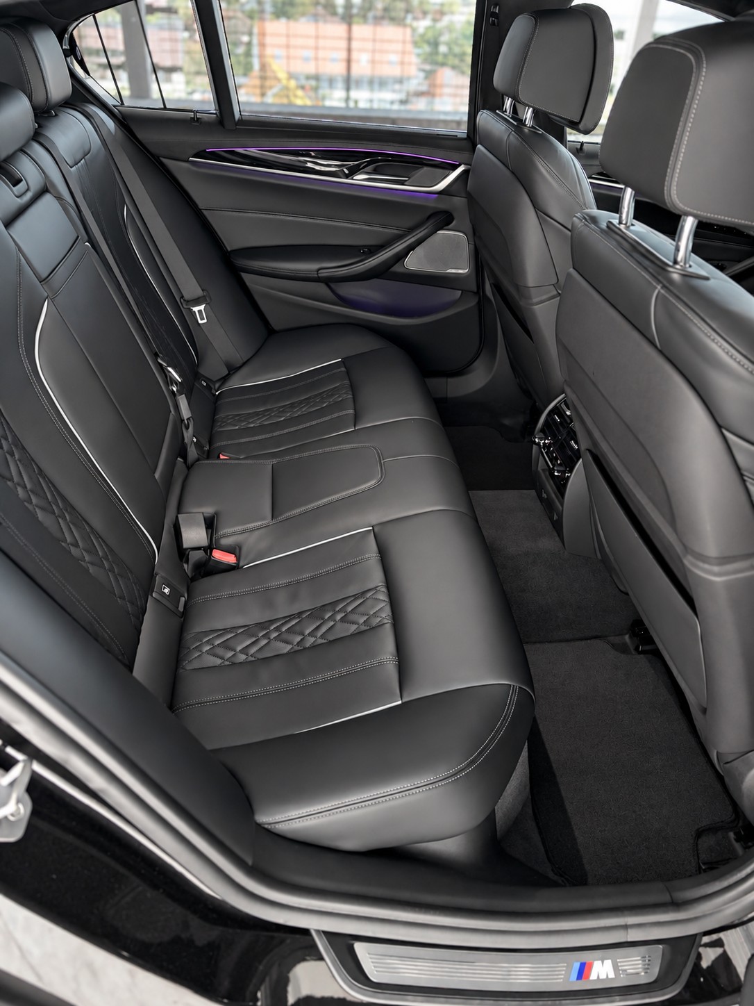 BMW M550i xDrive-image-18