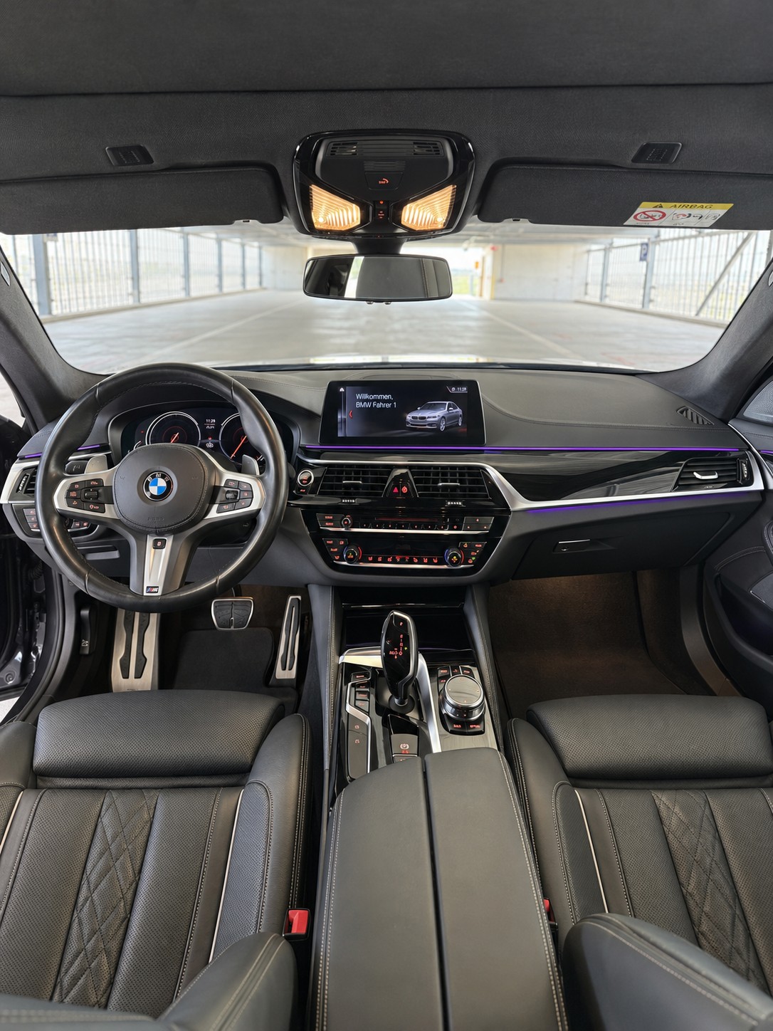 BMW M550i xDrive-image-10