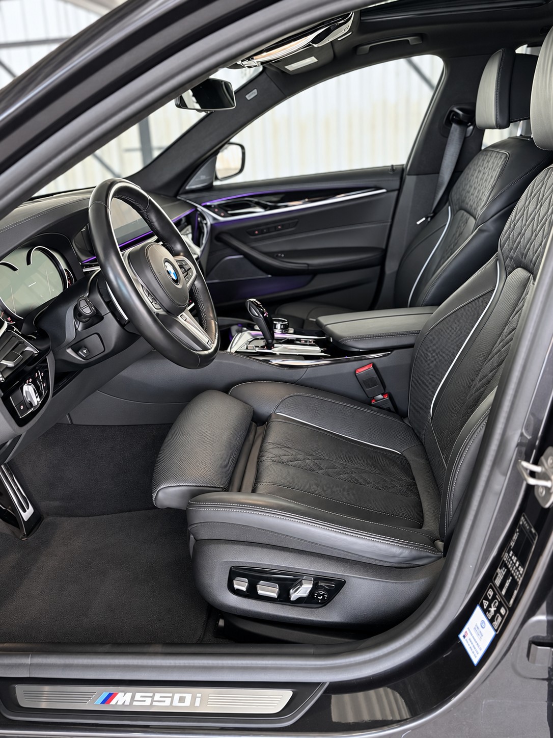 BMW M550i xDrive-image-8