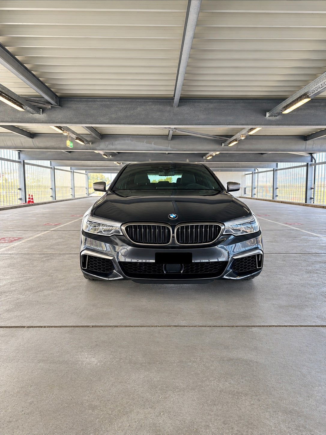 BMW M550i xDrive-image-1
