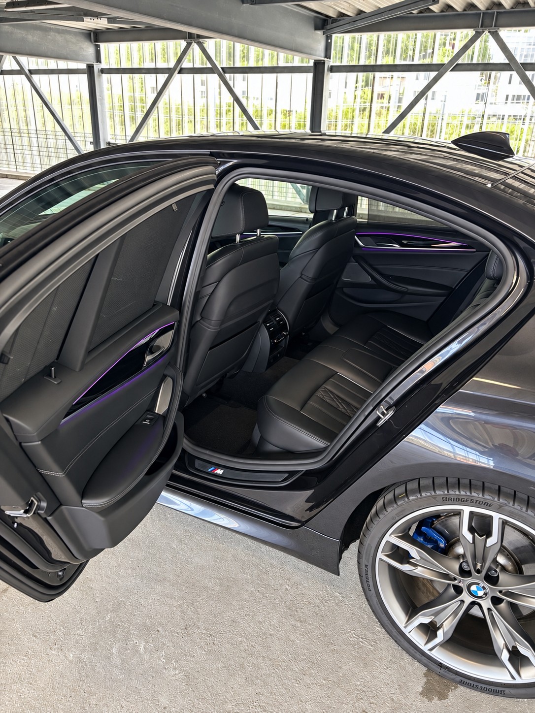 BMW M550i xDrive-image-14