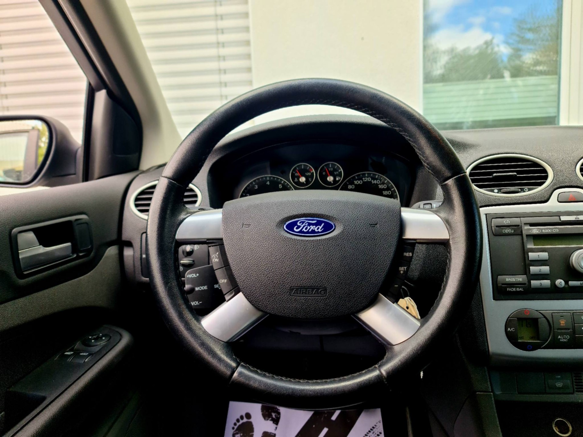 FORD Focus 1.6i VCT Titanium-image-12