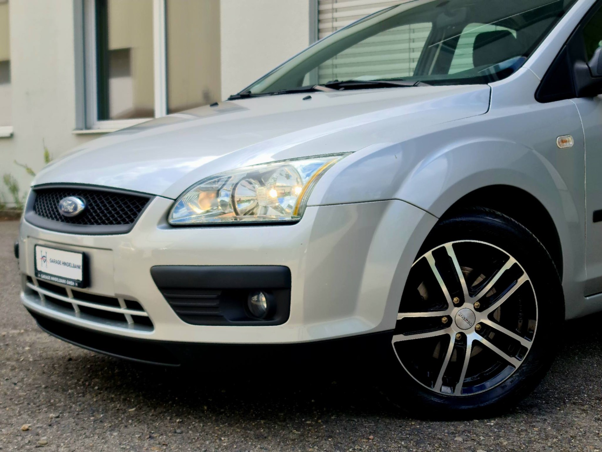 FORD Focus 1.6i VCT Titanium-showroom-element-2