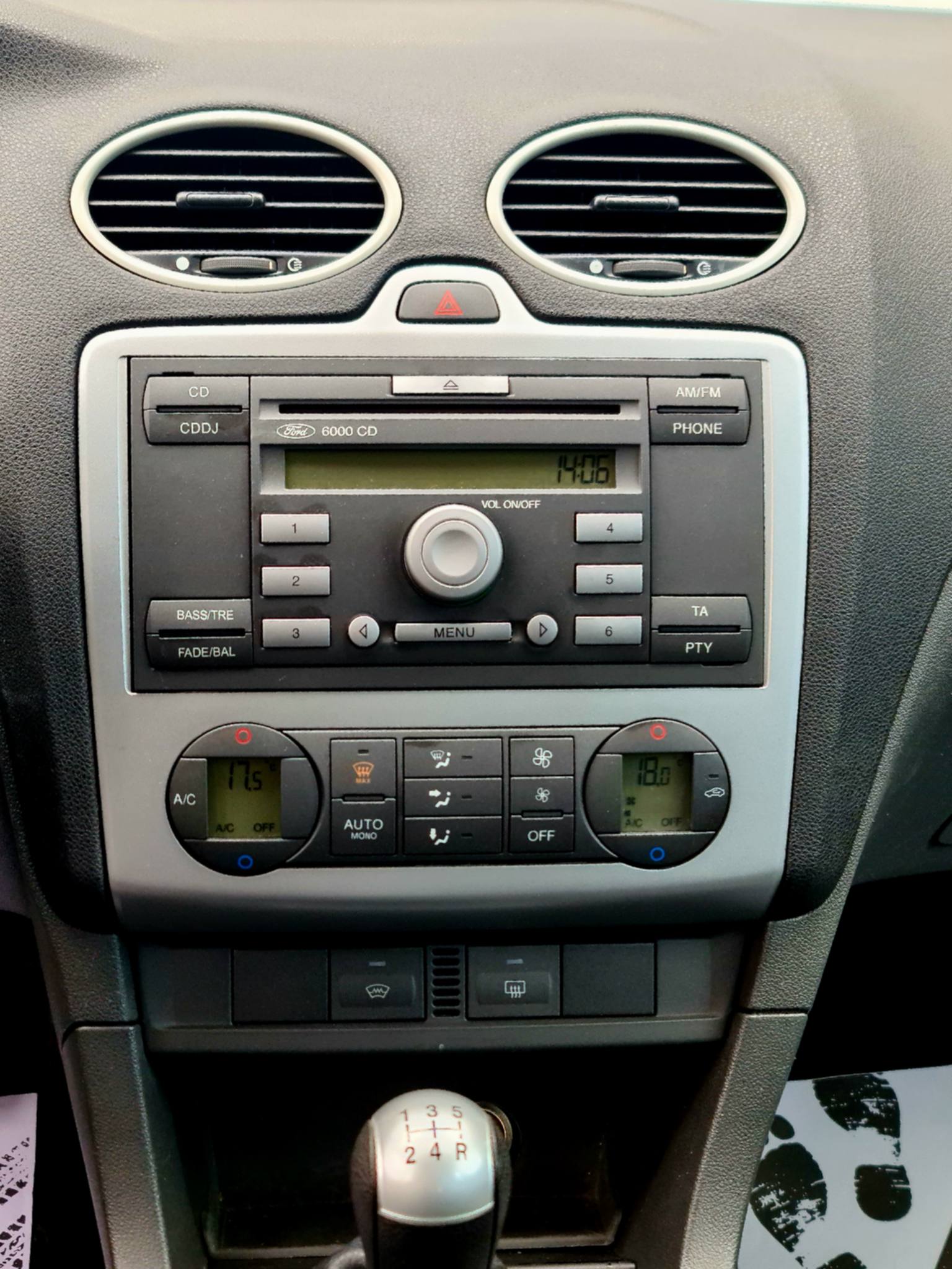 FORD Focus 1.6i VCT Titanium-image-14