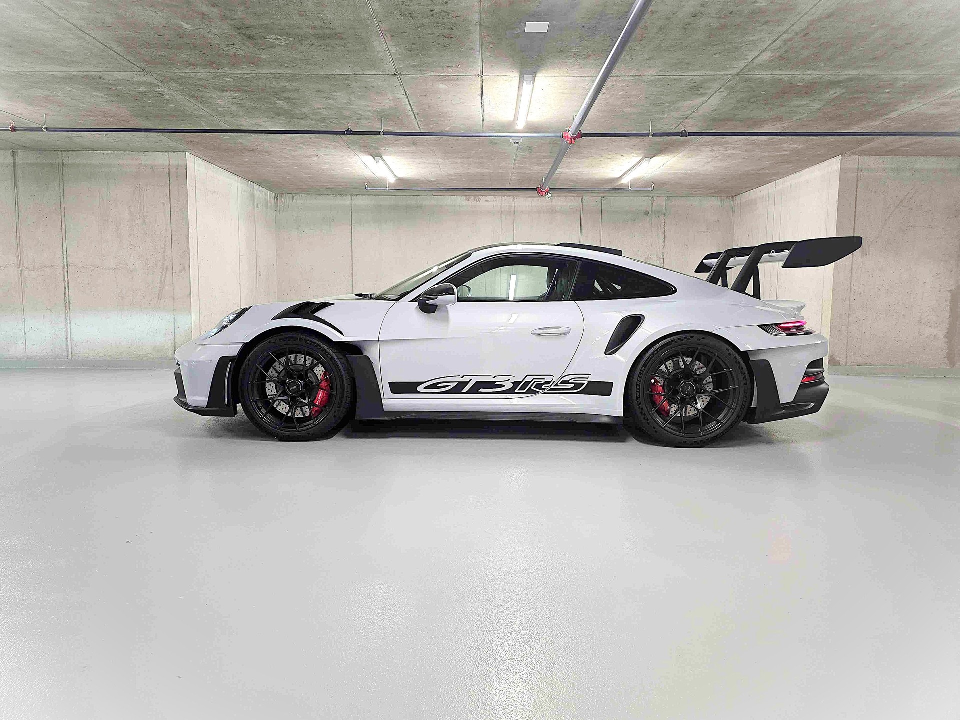 PORSCHE 911 GT3 RS-image-4