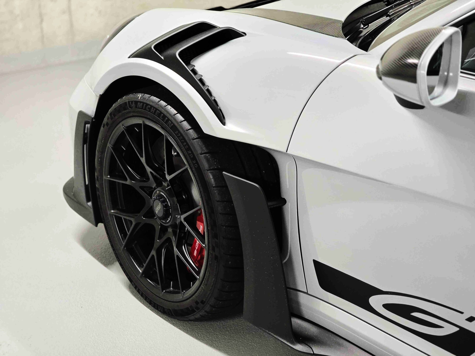 PORSCHE 911 GT3 RS-image-11