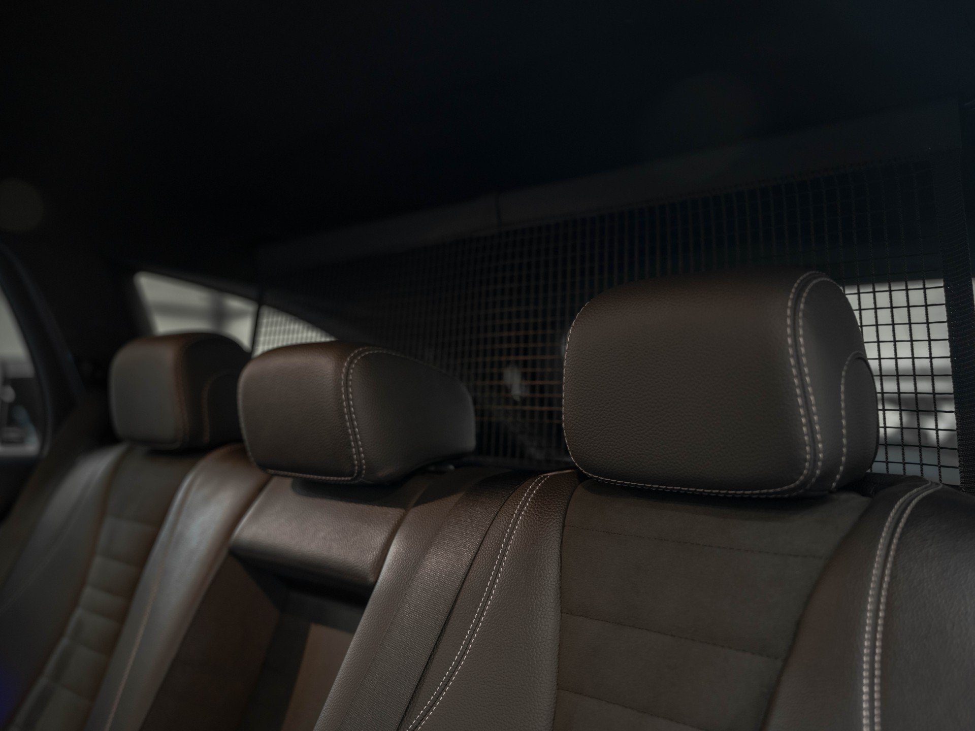 MERCEDES-BENZ E 220 d T 4Matic AMG Line 9G-Tronic-image-12