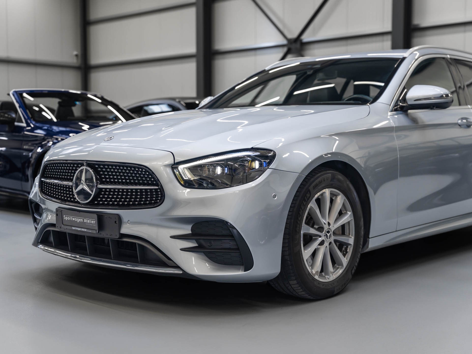 MERCEDES-BENZ E 220 d T 4Matic AMG Line 9G-Tronic-image-13