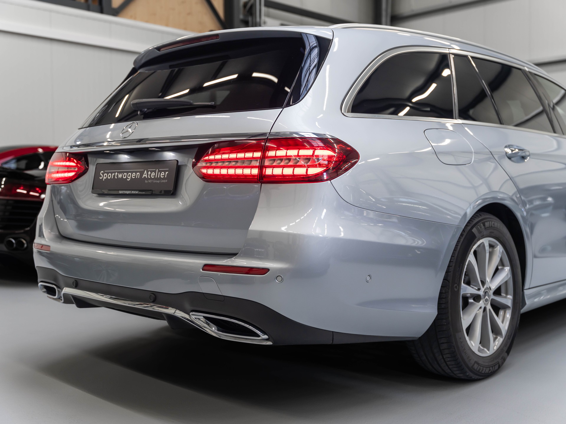 MERCEDES-BENZ E 220 d T 4Matic AMG Line 9G-Tronic-image-16