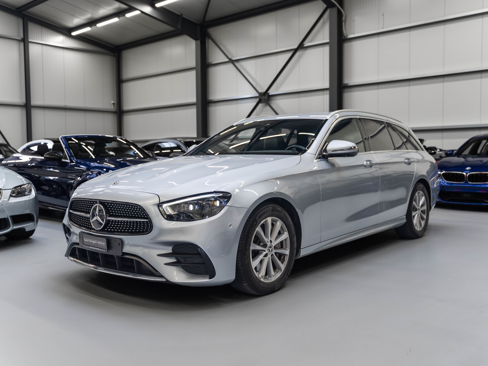 MERCEDES-BENZ E 220 d T 4Matic AMG Line 9G-Tronic-image-0