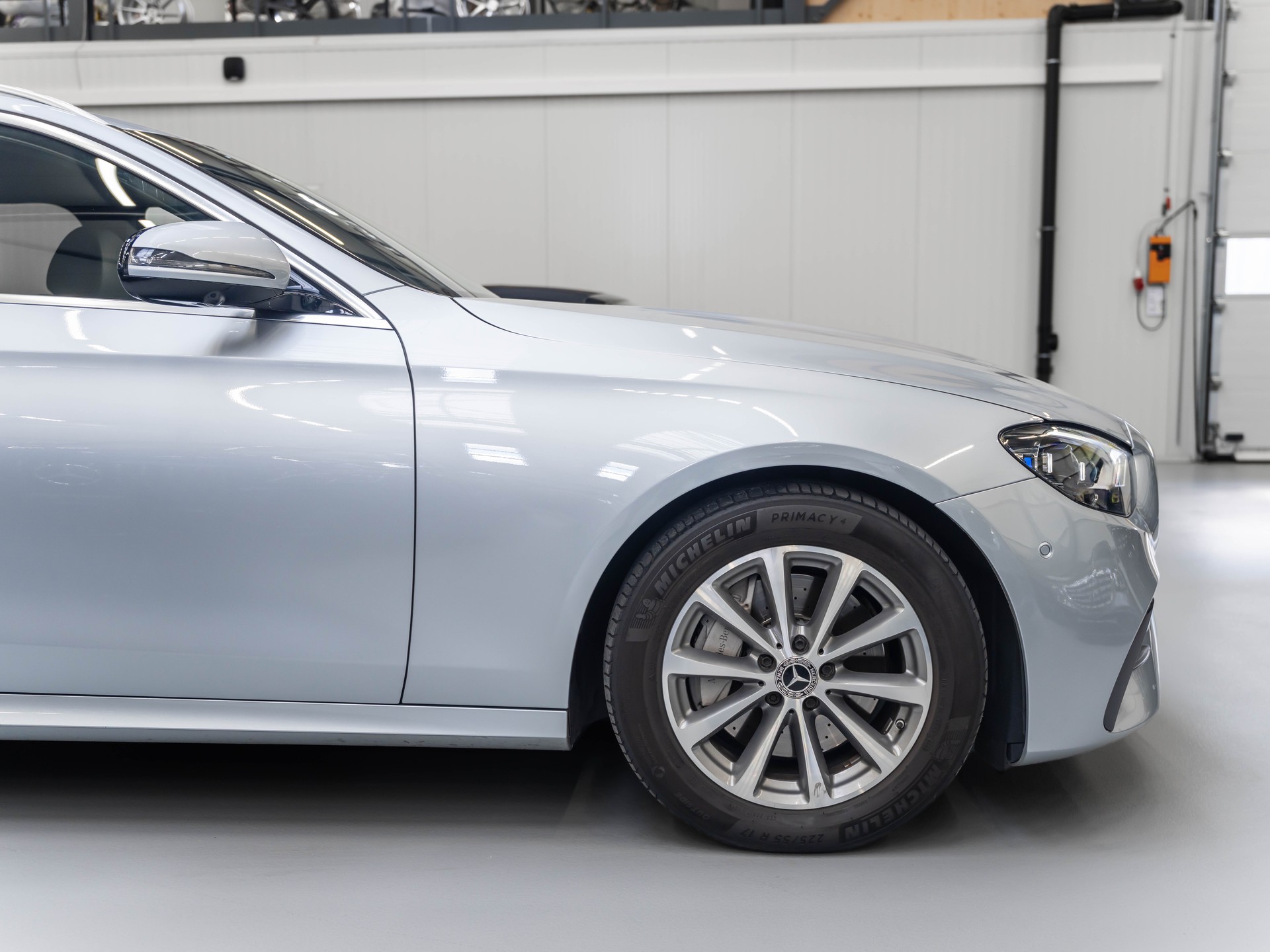 MERCEDES-BENZ E 220 d T 4Matic AMG Line 9G-Tronic-image-17