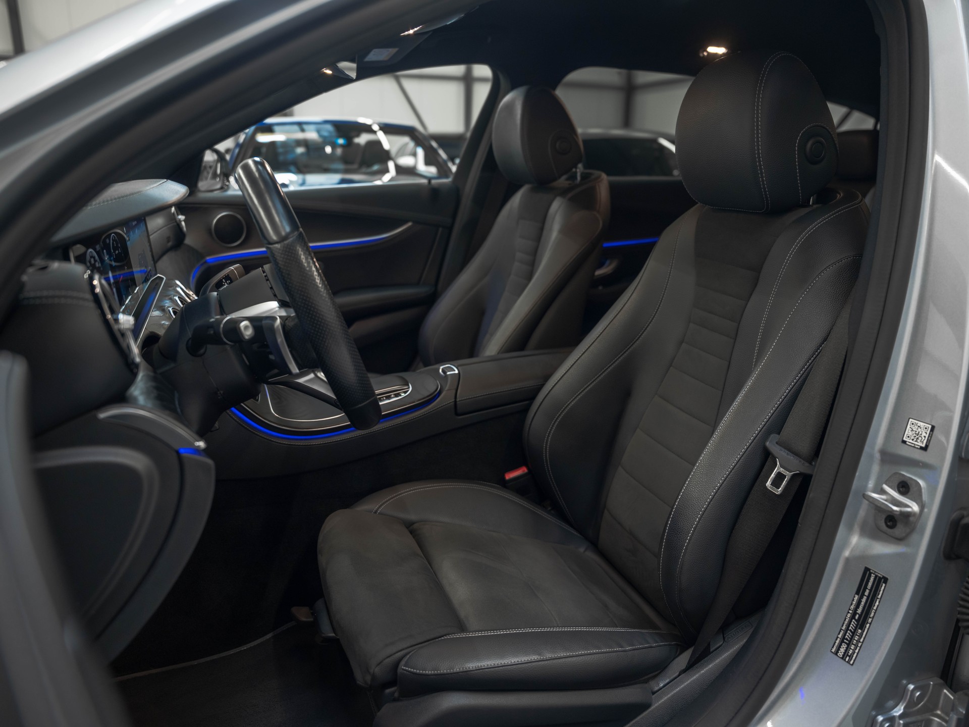 MERCEDES-BENZ E 220 d T 4Matic AMG Line 9G-Tronic-image-9