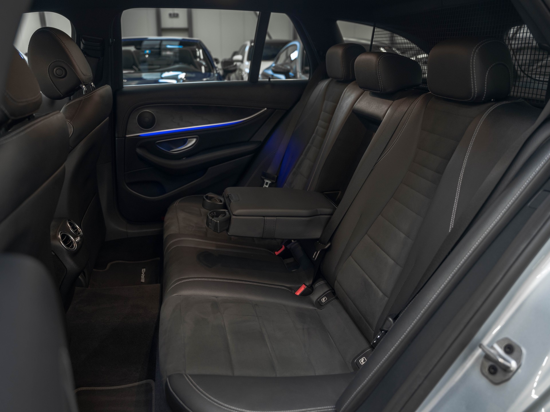 MERCEDES-BENZ E 220 d T 4Matic AMG Line 9G-Tronic-image-11
