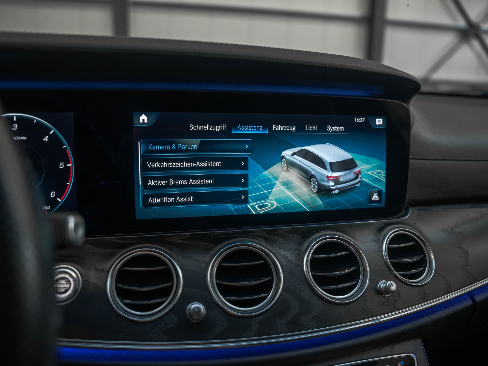 MERCEDES-BENZ E 220 d T 4Matic AMG Line 9G-Tronic-image-25