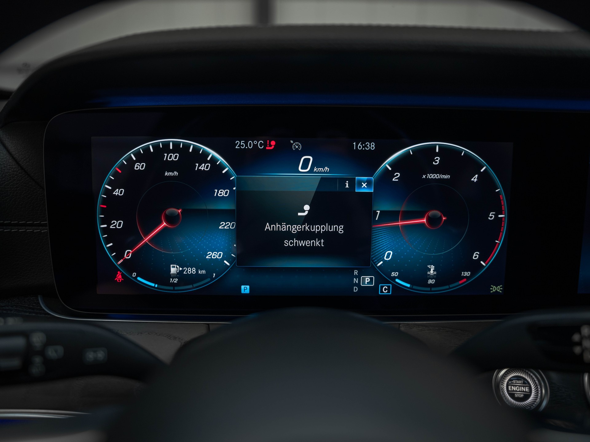 MERCEDES-BENZ E 220 d T 4Matic AMG Line 9G-Tronic-image-28