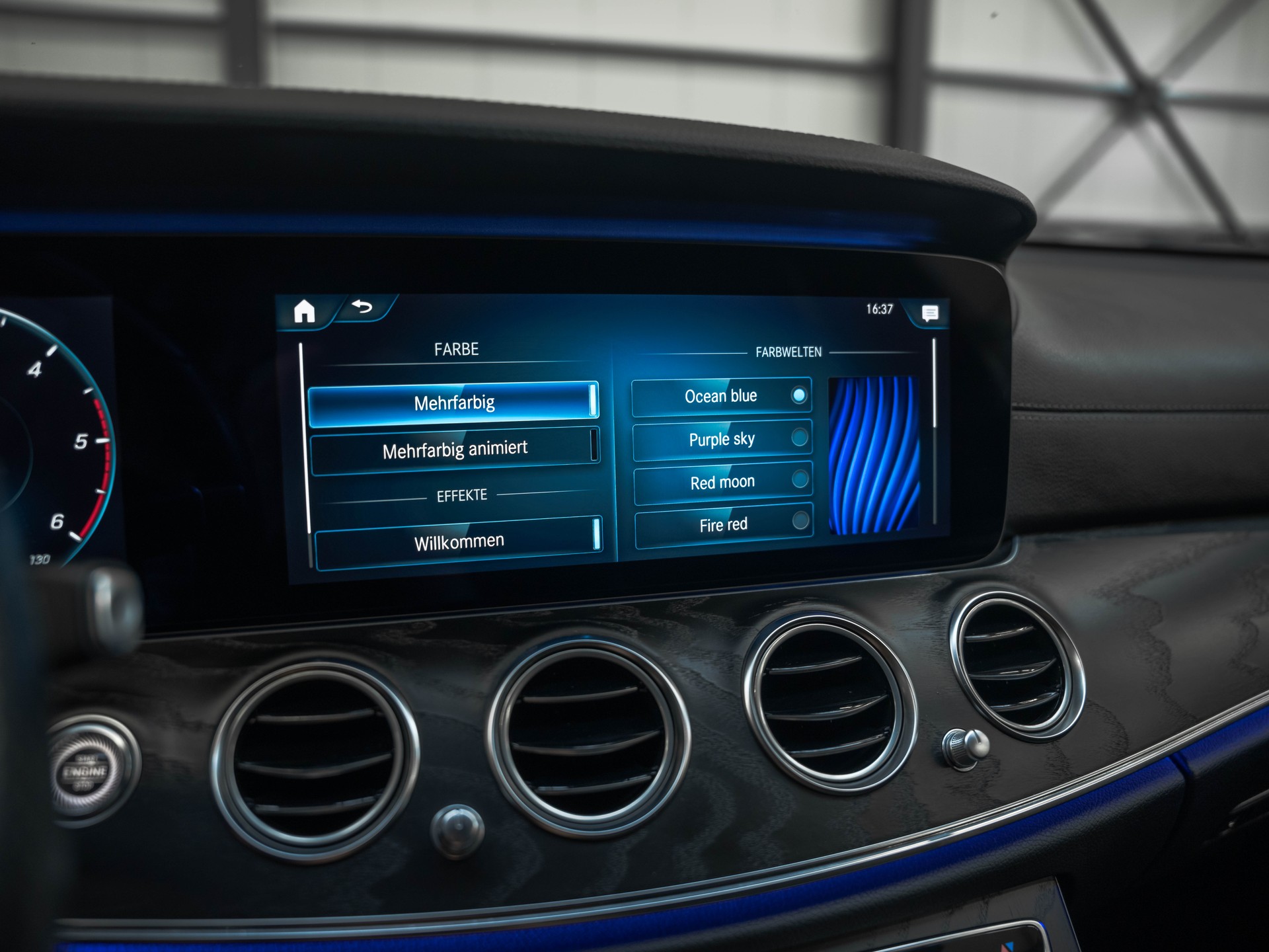MERCEDES-BENZ E 220 d T 4Matic AMG Line 9G-Tronic-image-24