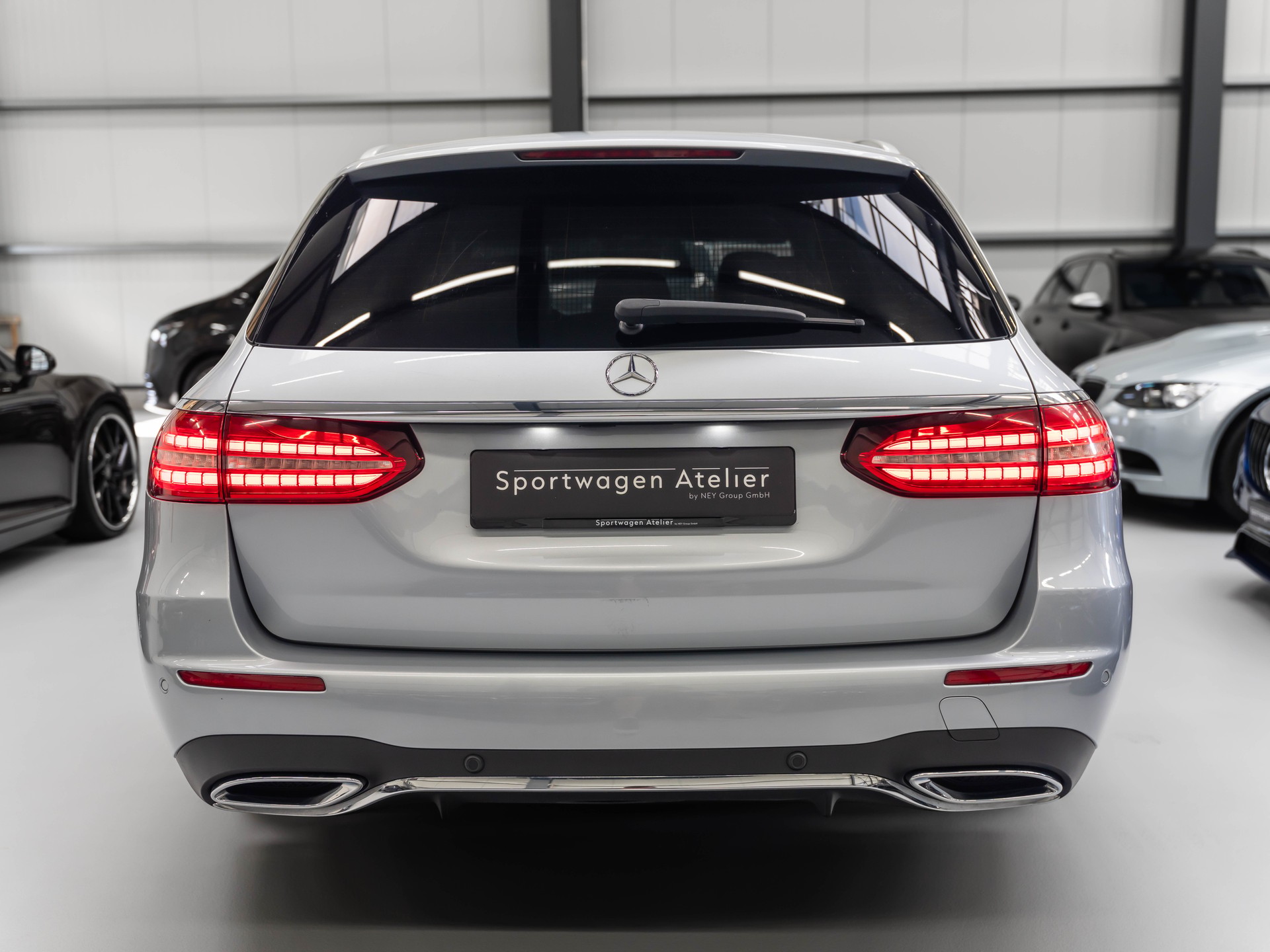 MERCEDES-BENZ E 220 d T 4Matic AMG Line 9G-Tronic-image-2