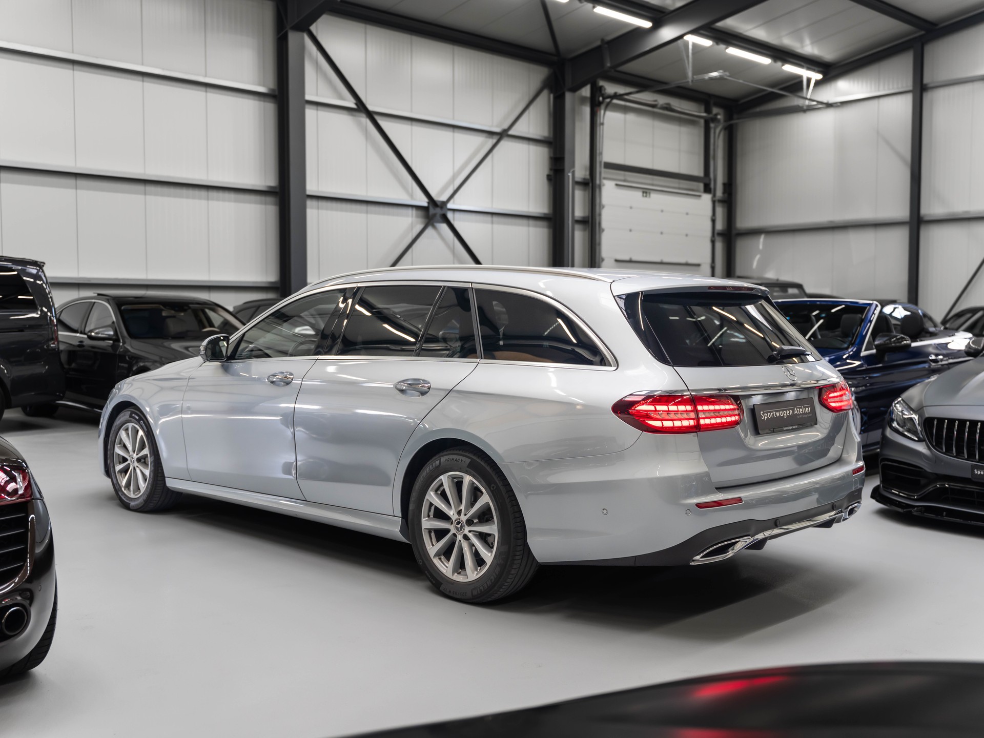 MERCEDES-BENZ E 220 d T 4Matic AMG Line 9G-Tronic-image-1
