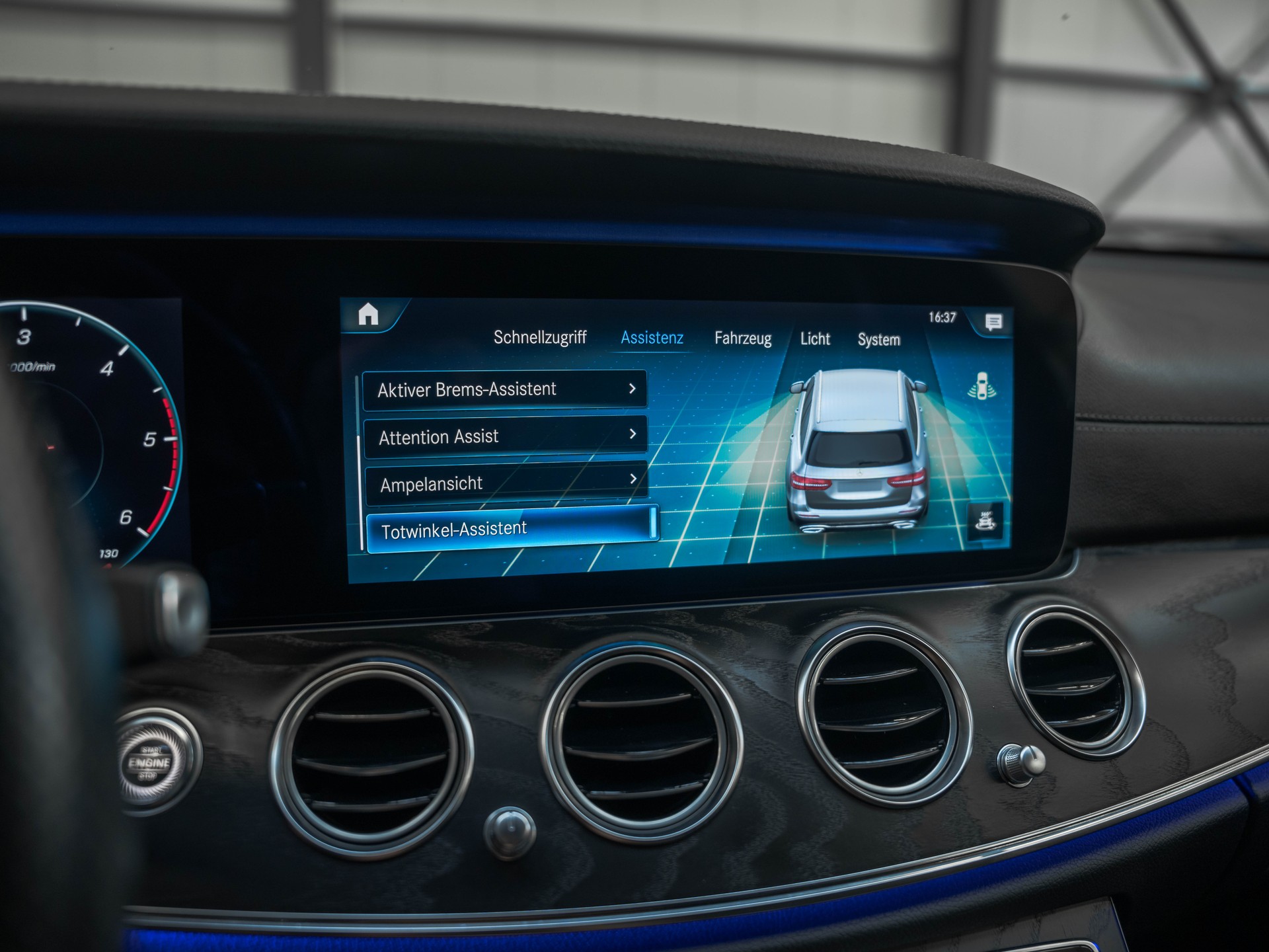 MERCEDES-BENZ E 220 d T 4Matic AMG Line 9G-Tronic-image-26