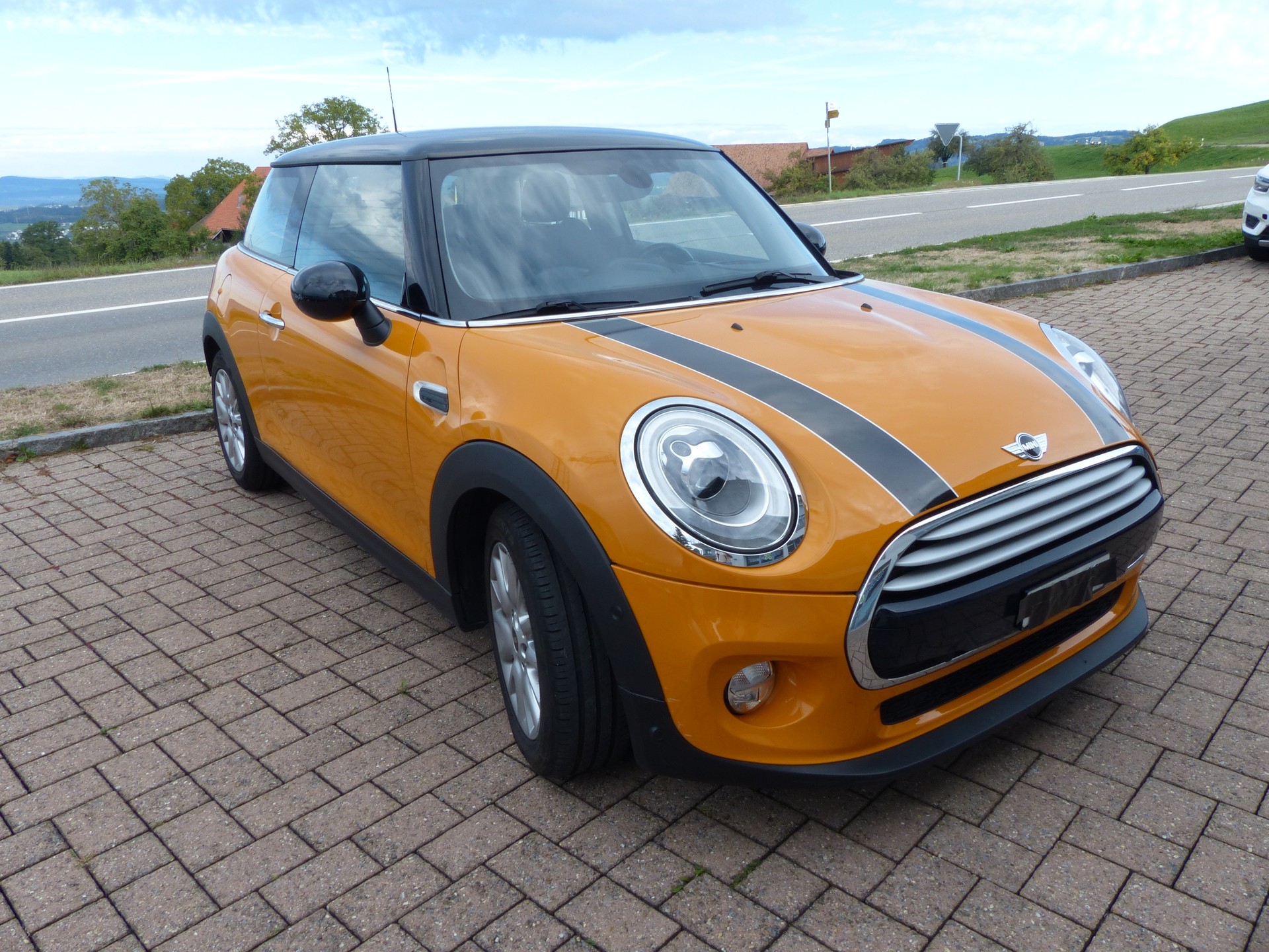 MINI Cooper Steptronic-image-2