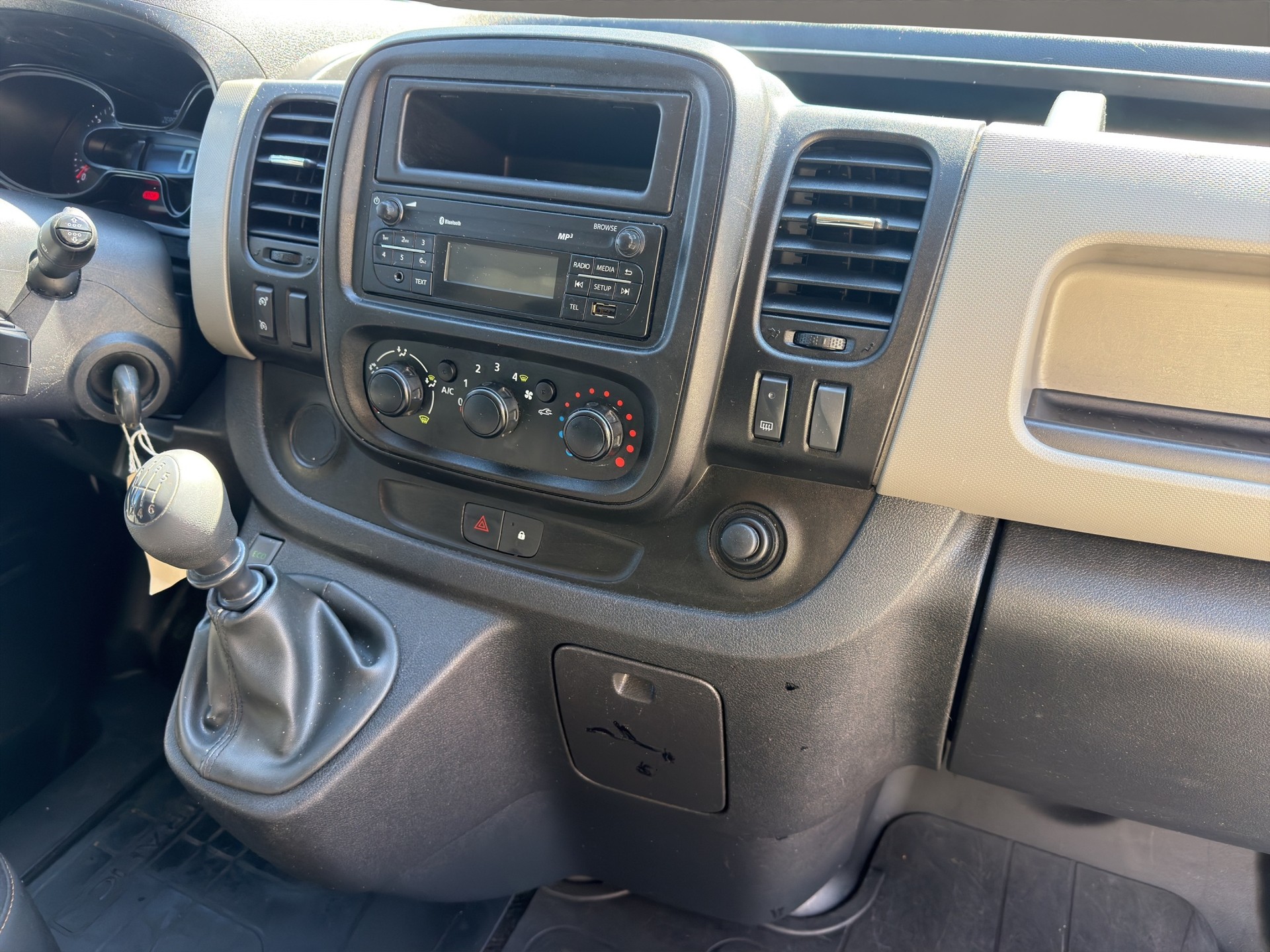 RENAULT Trafic 1.6 dCi 120 2.9t Business L1H1 , Klima , Anhängerkupplung 2000 KG, 3 Sitz-image-12