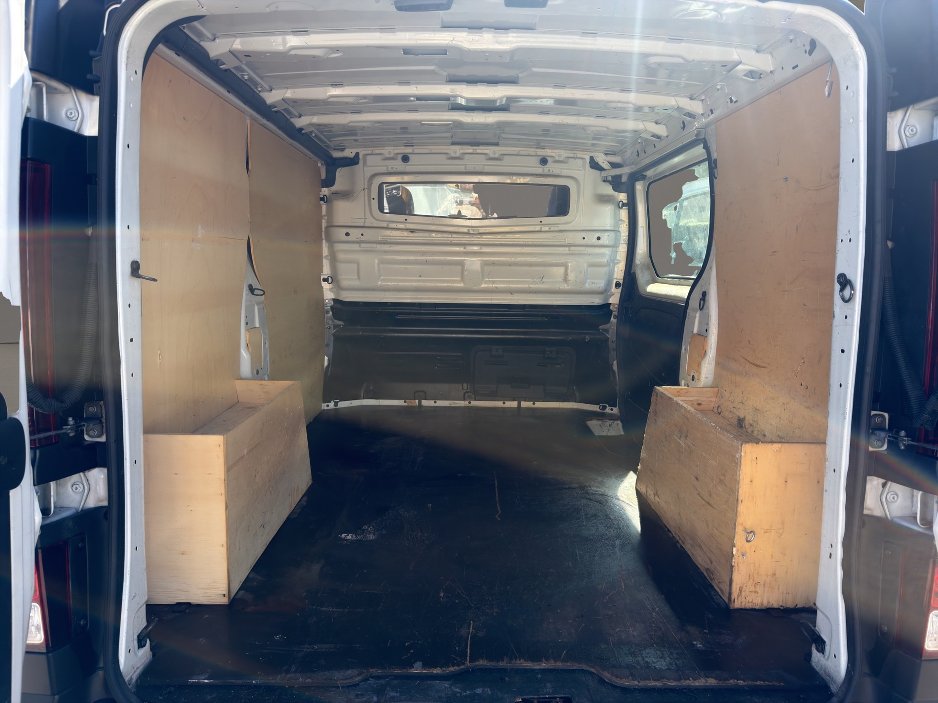 RENAULT Trafic 1.6 dCi 120 2.9t Business L1H1 , Klima , Anhängerkupplung 2000 KG, 3 Sitz-image-14