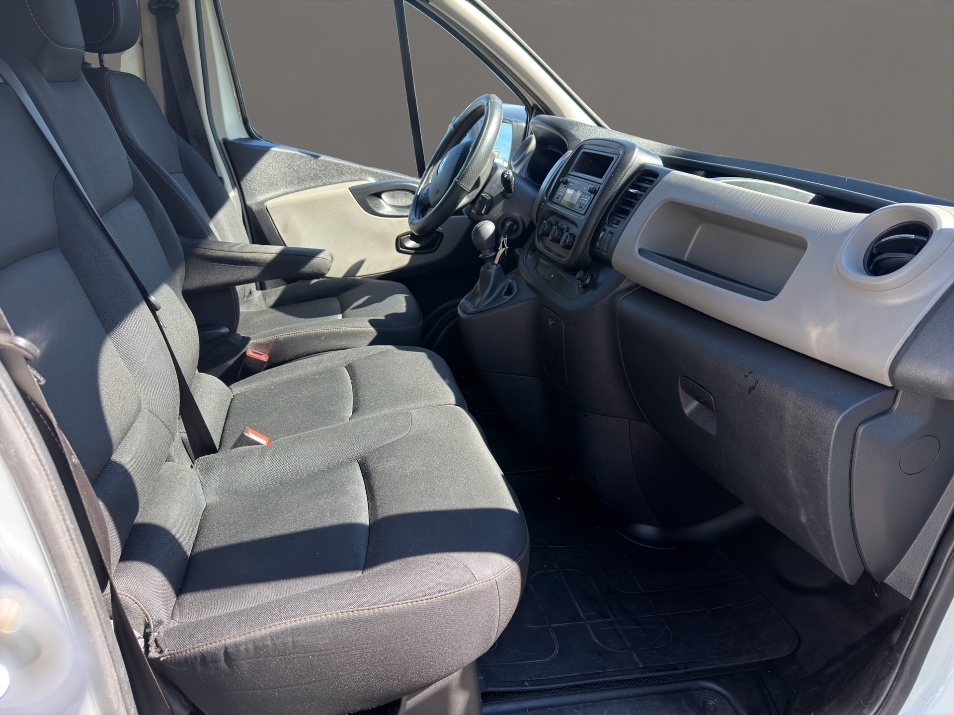 RENAULT Trafic 1.6 dCi 120 2.9t Business L1H1 , Klima , Anhängerkupplung 2000 KG, 3 Sitz-image-11