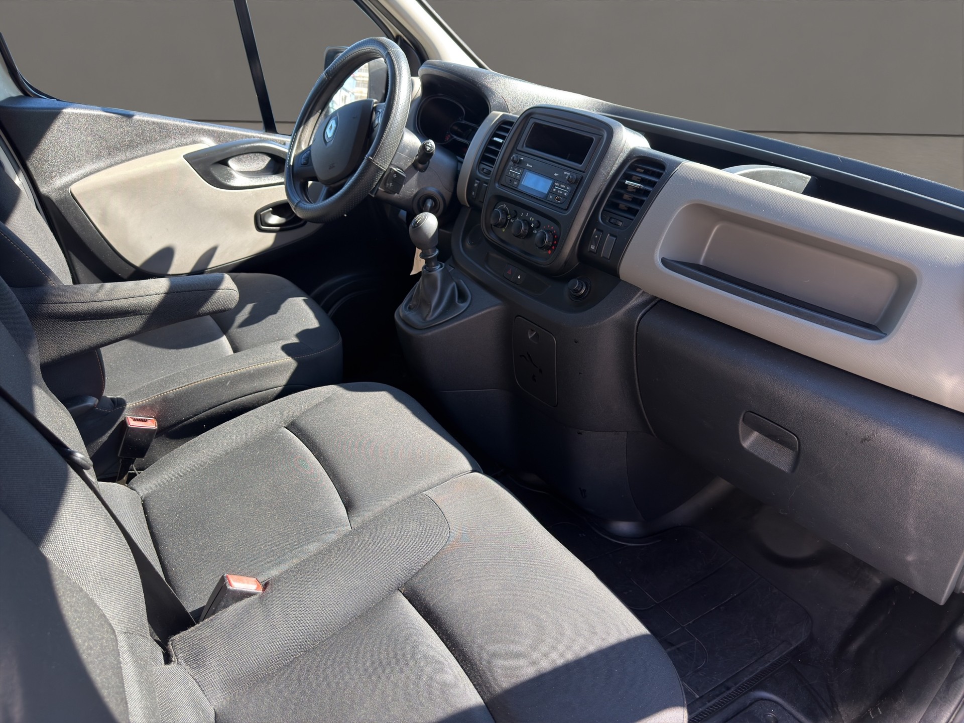 RENAULT Trafic 1.6 dCi 120 2.9t Business L1H1 , Klima , Anhängerkupplung 2000 KG, 3 Sitz-image-10