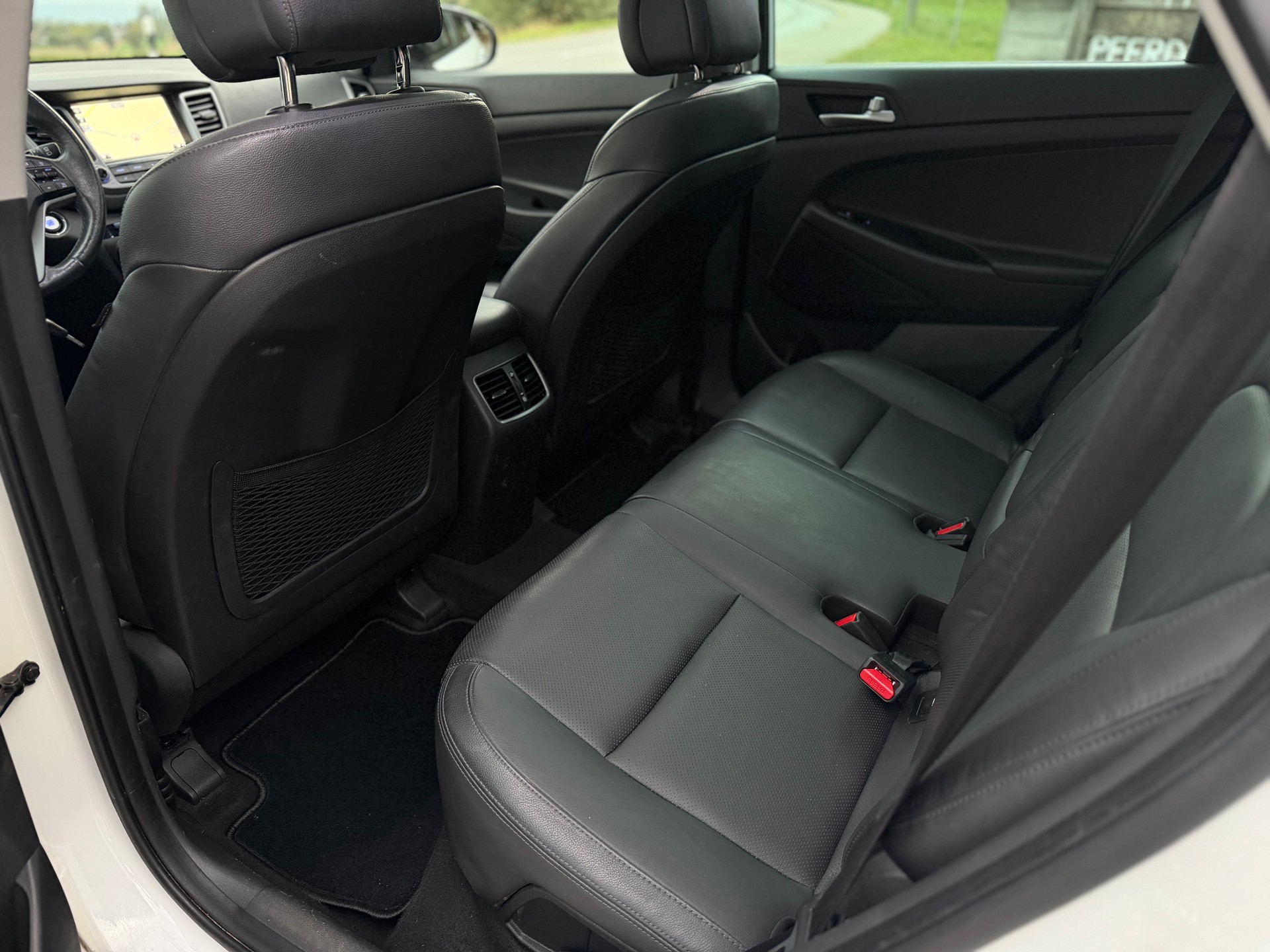 HYUNDAI Tucson 2.0 CRDI Launch Edition 4WD Automatic-image-21