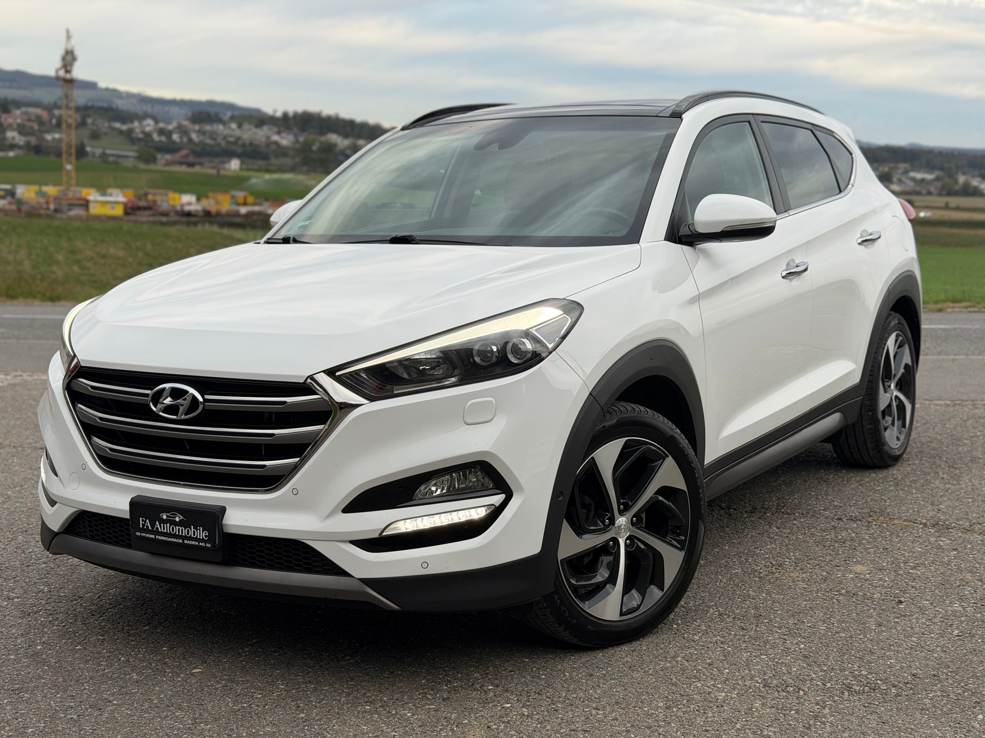 HYUNDAI Tucson 2.0 CRDI Launch Edition 4WD Automatic-image-2