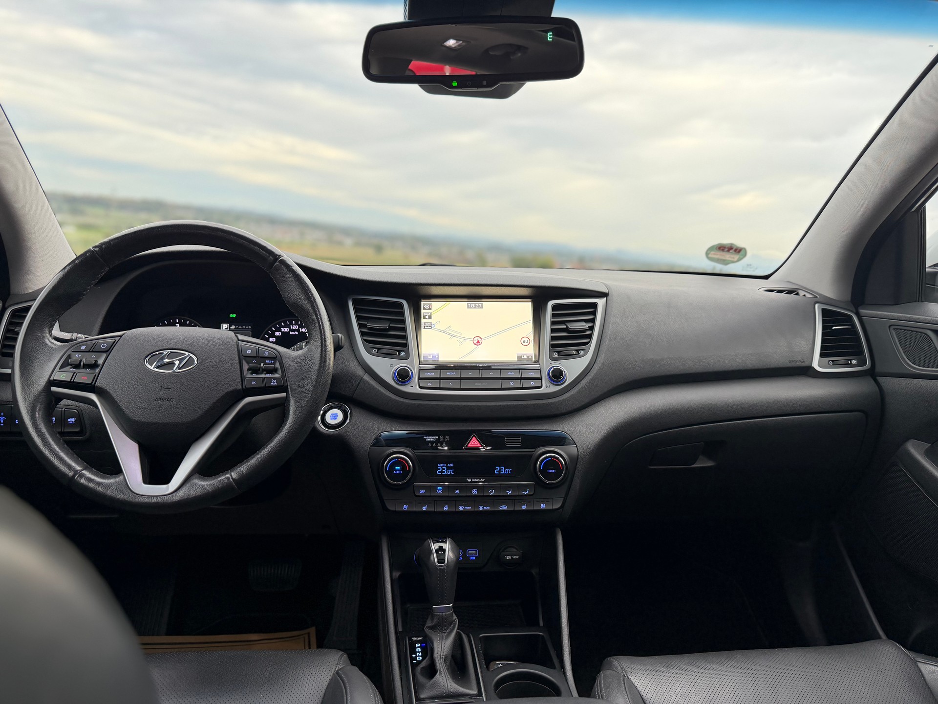 HYUNDAI Tucson 2.0 CRDI Launch Edition 4WD Automatic-image-11