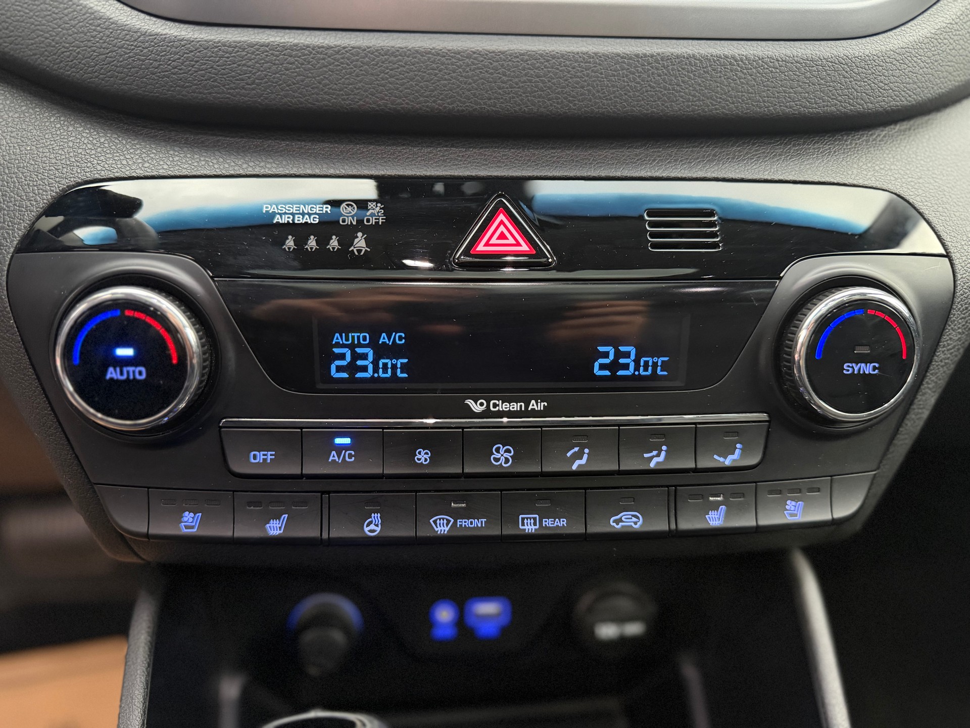 HYUNDAI Tucson 2.0 CRDI Launch Edition 4WD Automatic-image-19
