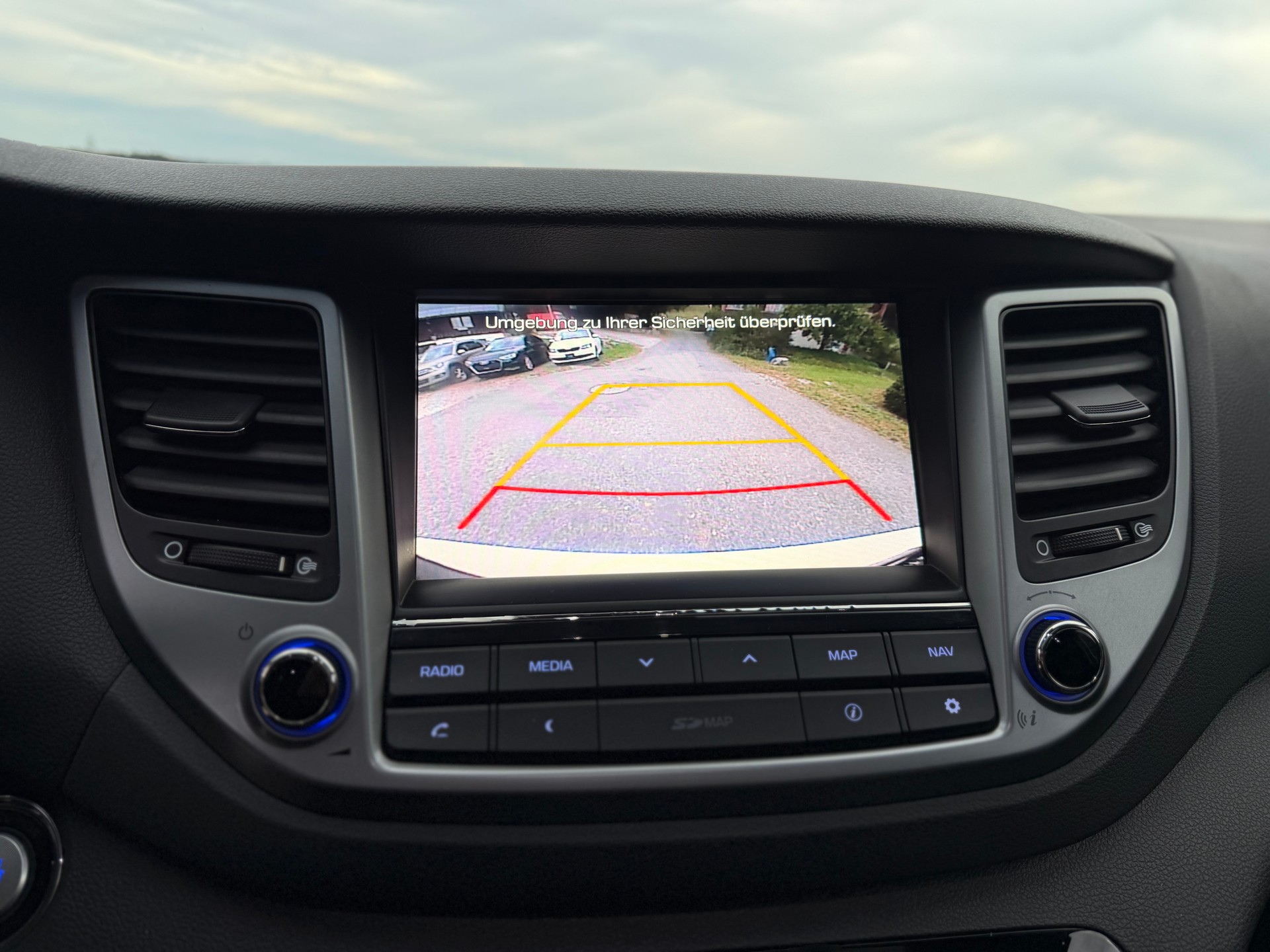 HYUNDAI Tucson 2.0 CRDI Launch Edition 4WD Automatic-image-18