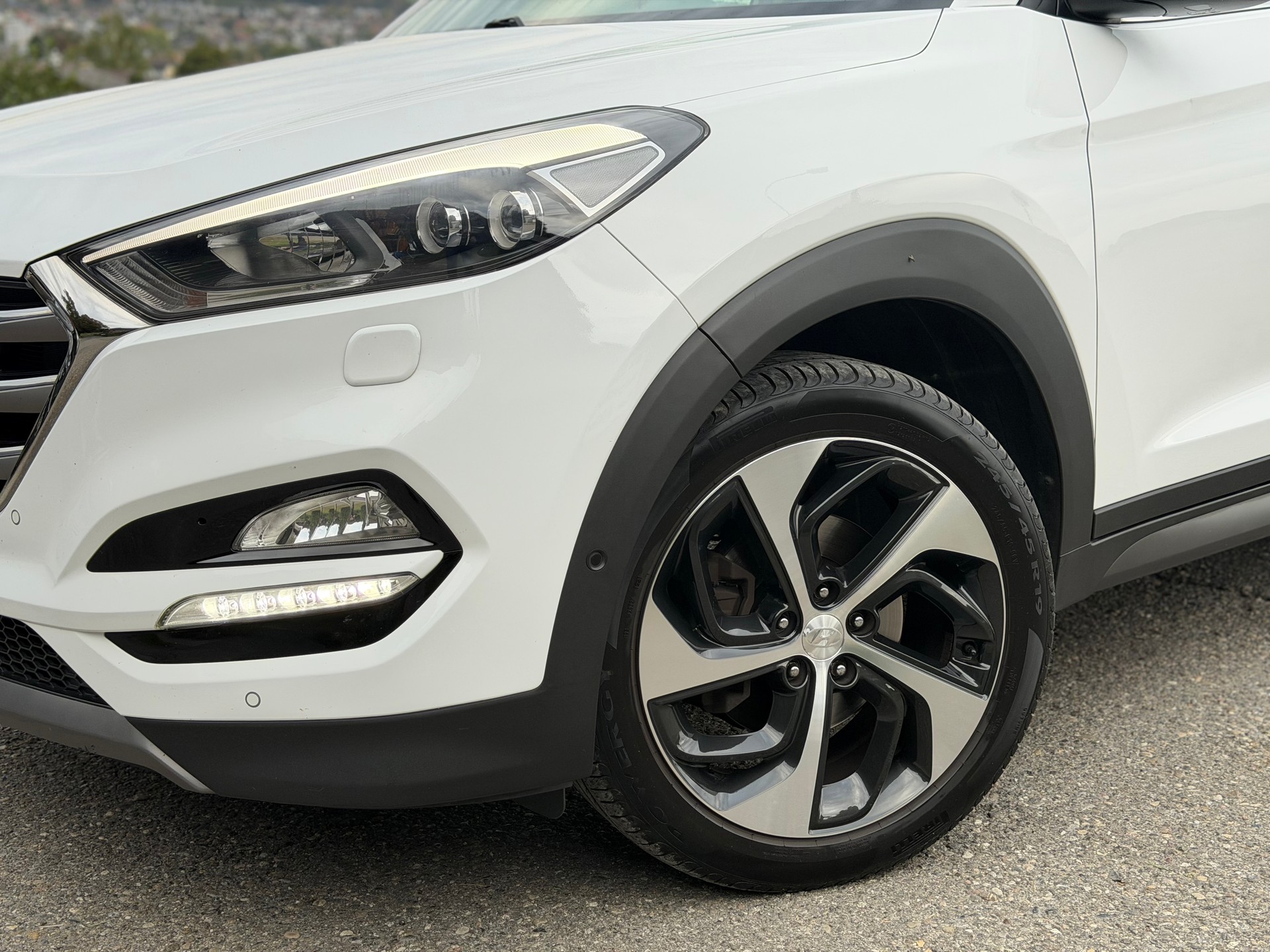 HYUNDAI Tucson 2.0 CRDI Launch Edition 4WD Automatic-image-3