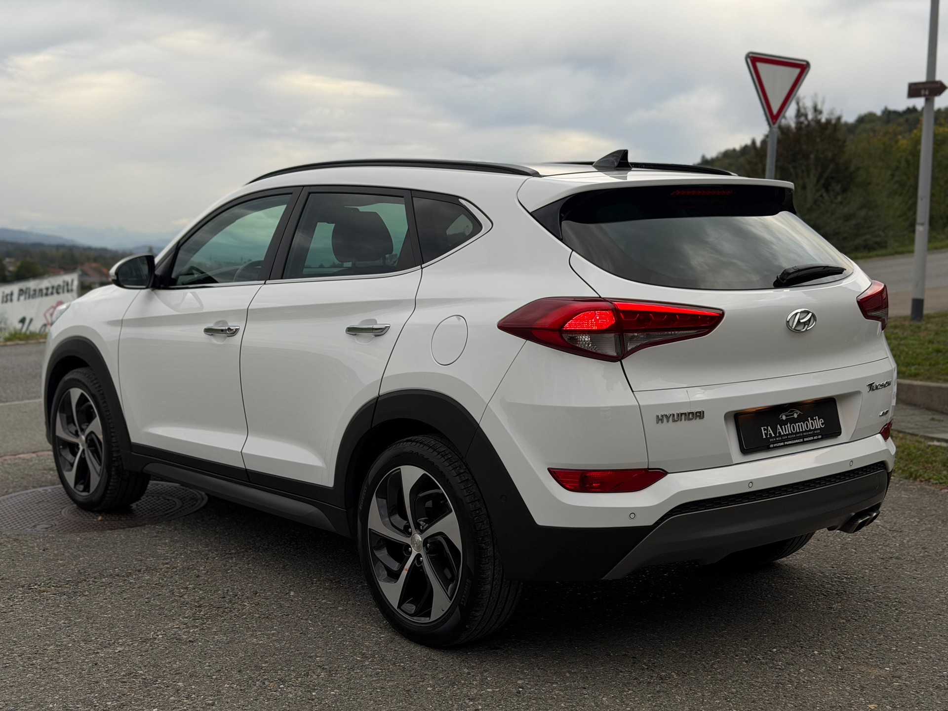 HYUNDAI Tucson 2.0 CRDI Launch Edition 4WD Automatic-image-4