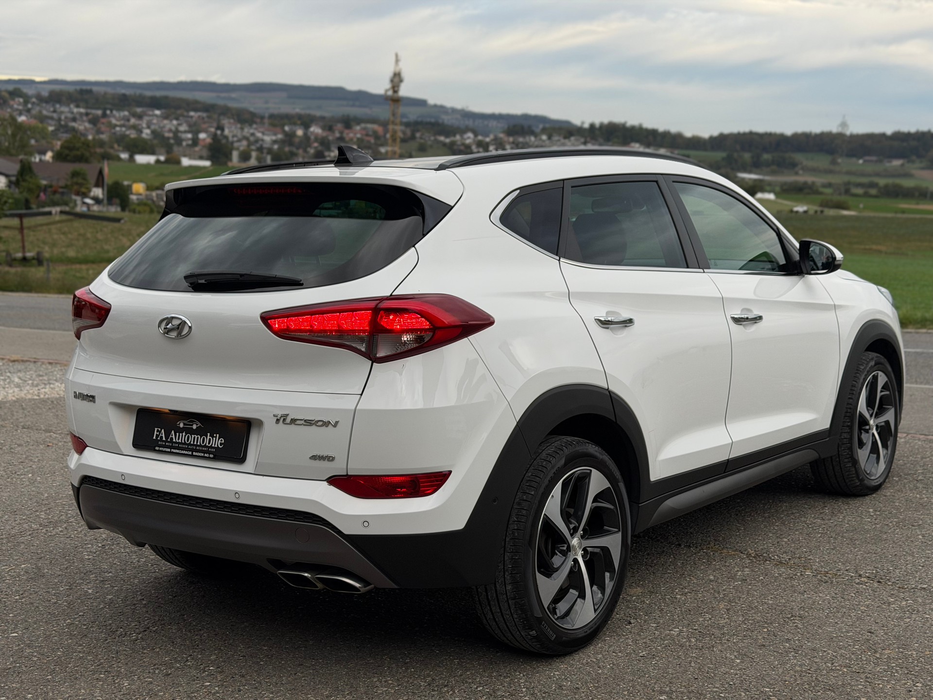 HYUNDAI Tucson 2.0 CRDI Launch Edition 4WD Automatic-image-6