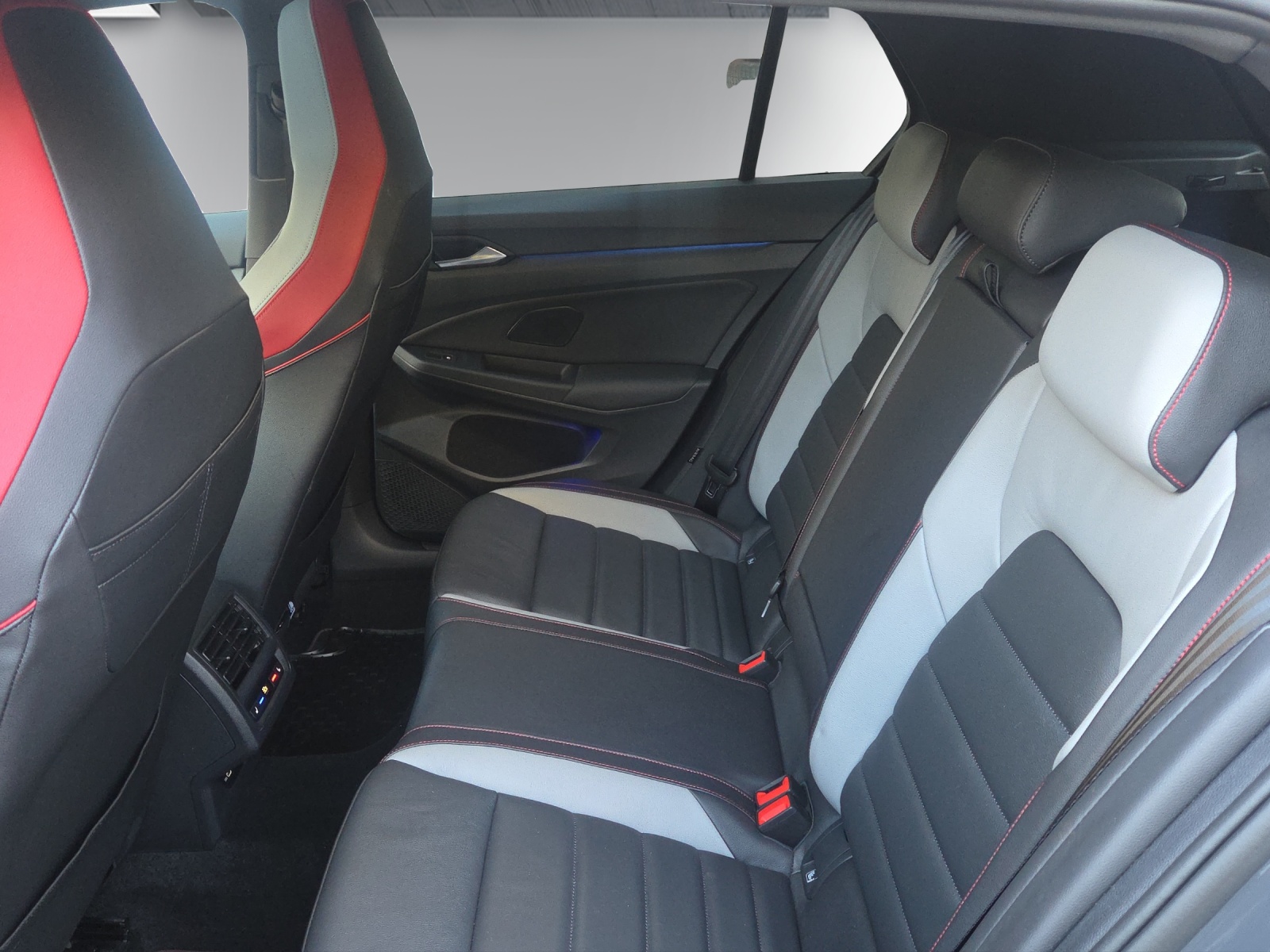 VW Golf 2.0 TSI GTI DSG-image-16