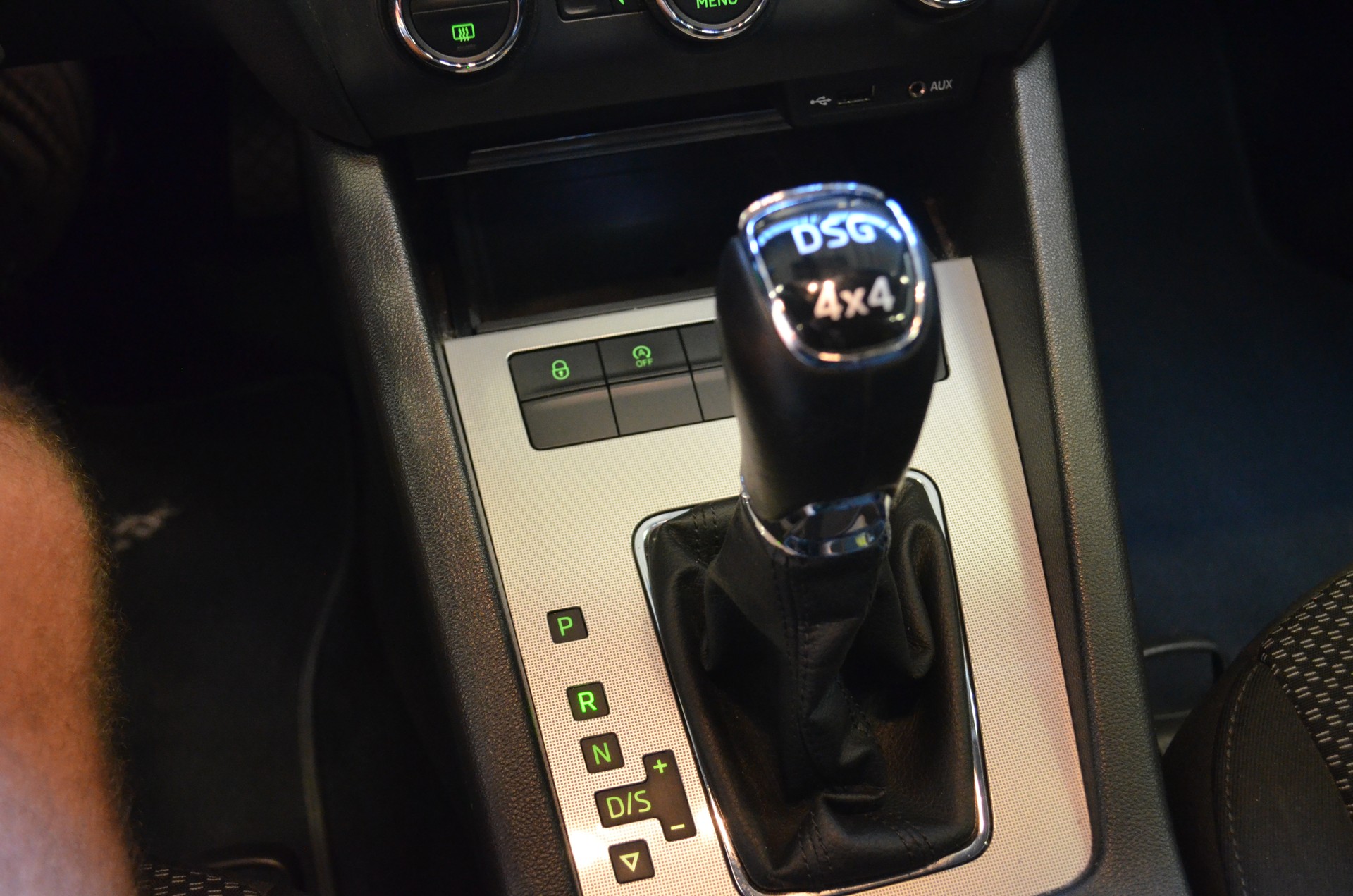 SKODA Octavia Combi 1.8 TSI Ambition 4x4 DSG-image-11