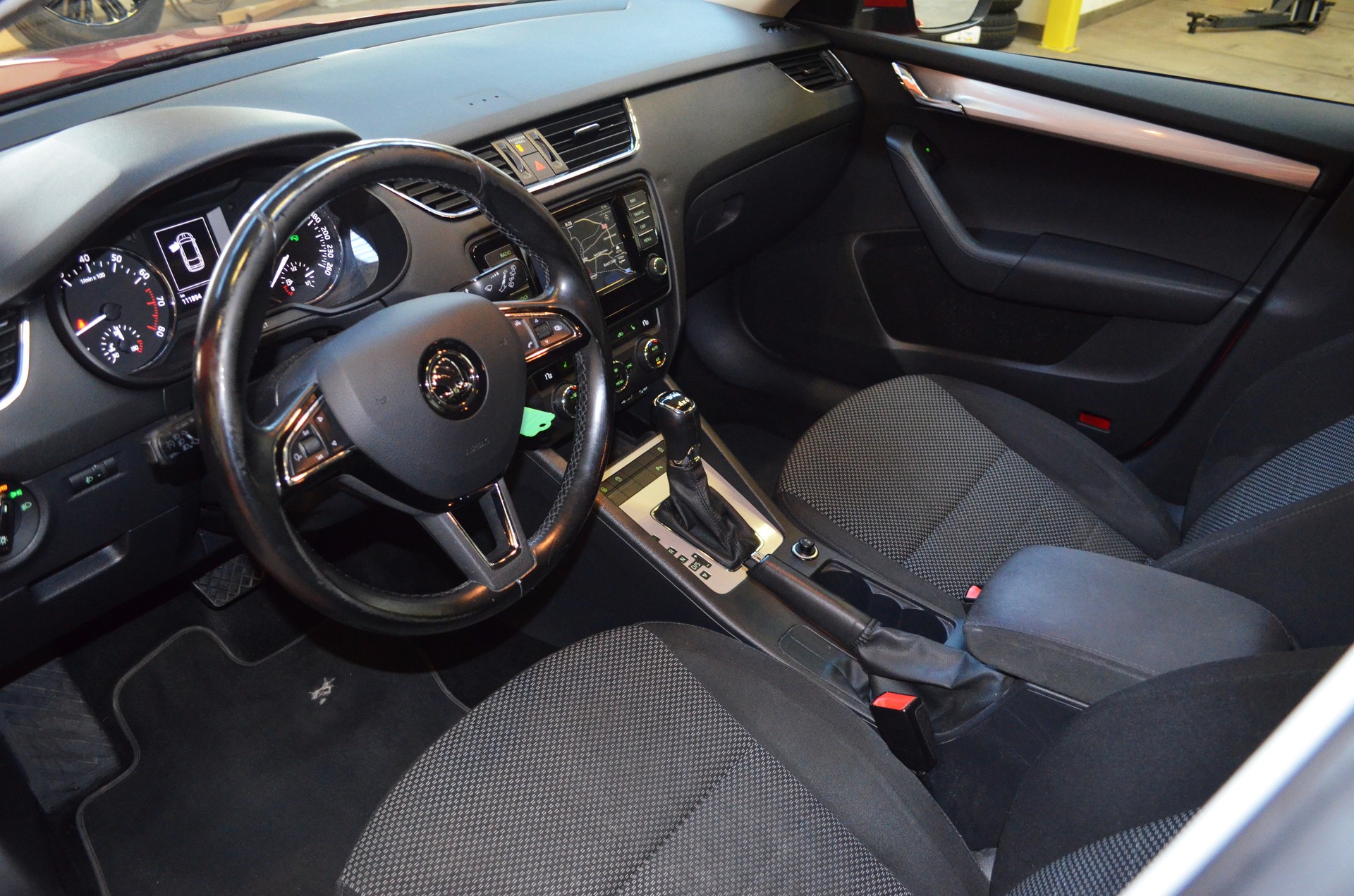 SKODA Octavia Combi 1.8 TSI Ambition 4x4 DSG-image-8