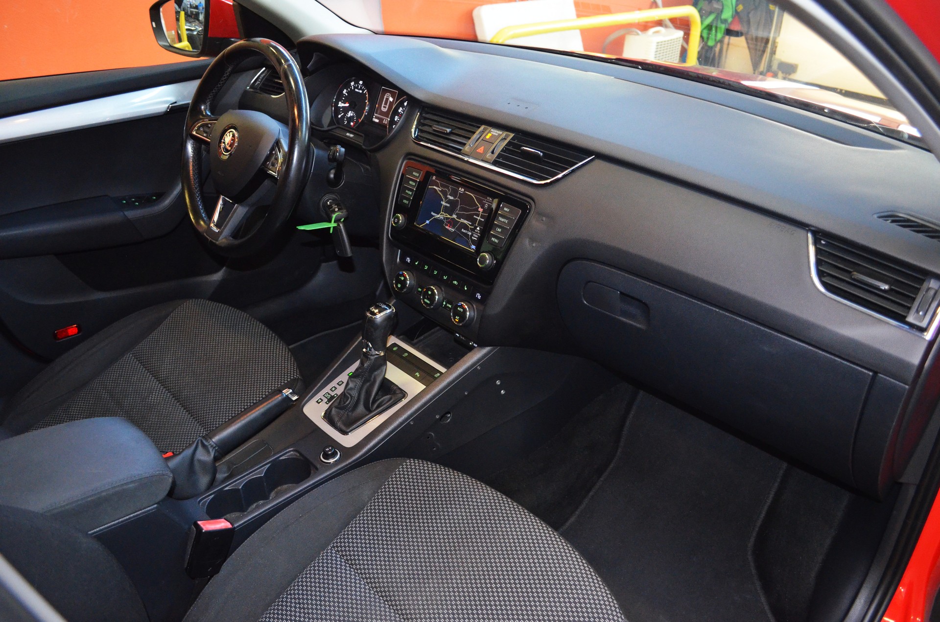 SKODA Octavia Combi 1.8 TSI Ambition 4x4 DSG-image-7