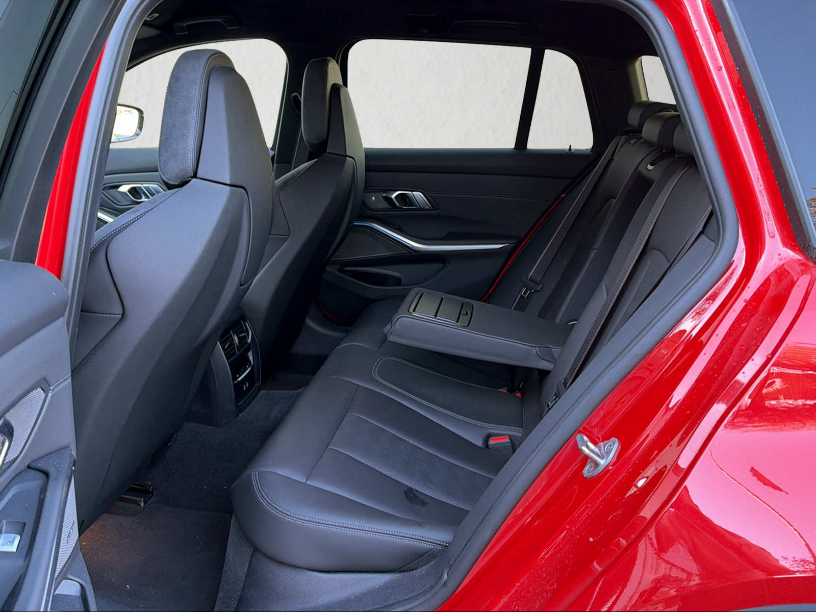 BMW M3 Touring xDrive Competition M-image-11