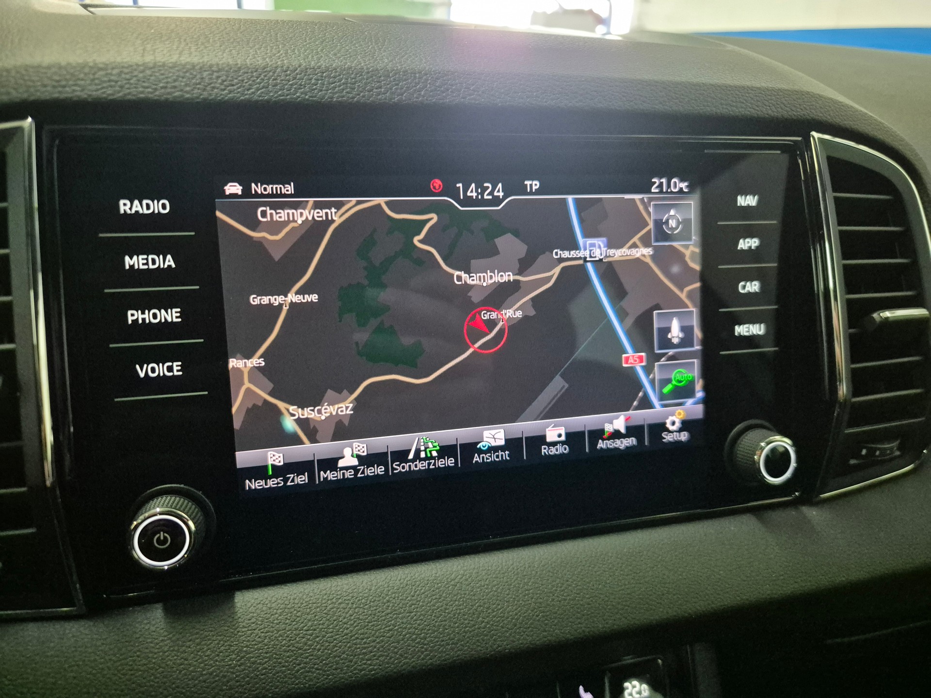 SKODA Karoq 1.6 TDI CR Ambition DSG-image-10