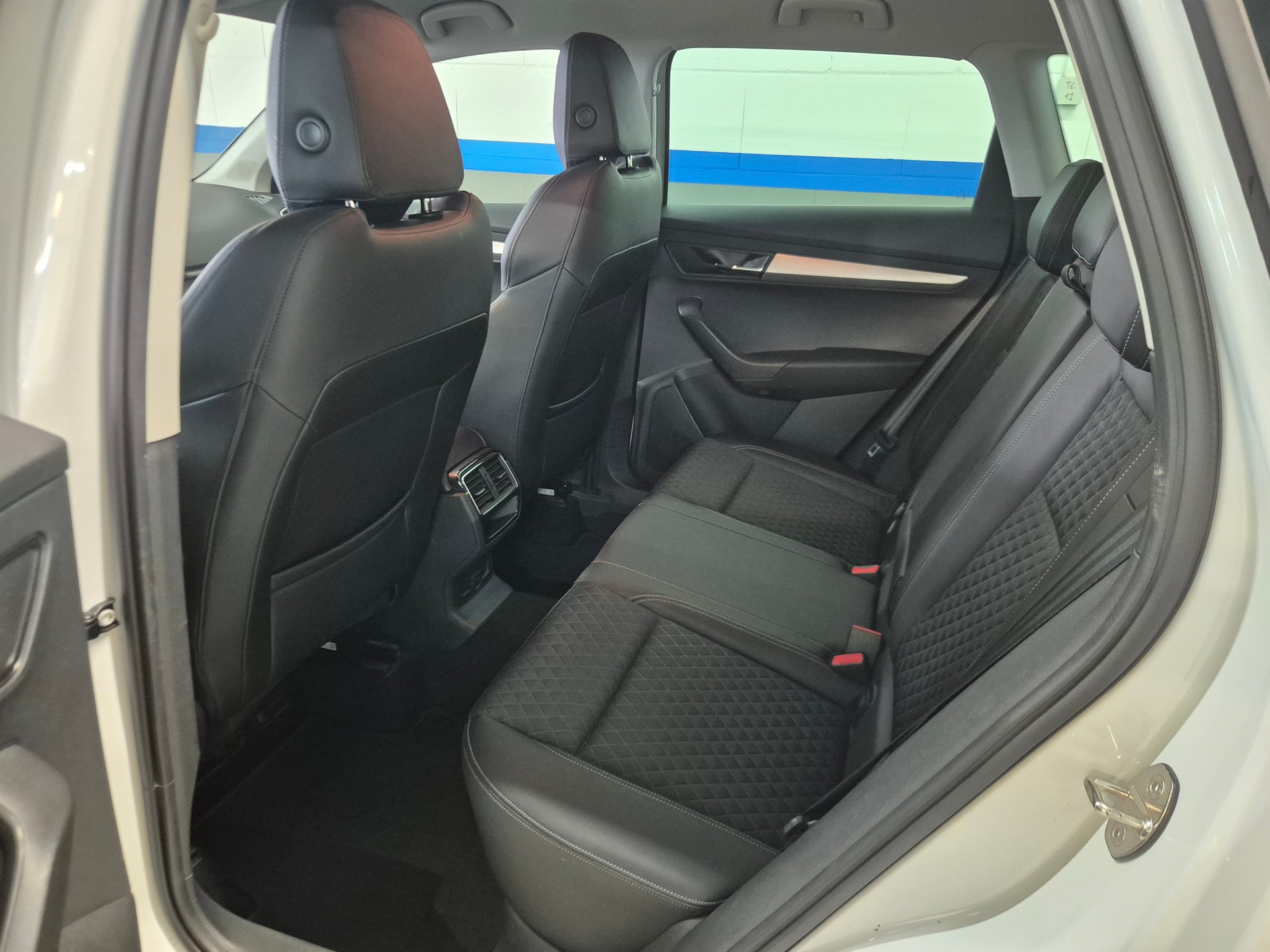 SKODA Karoq 1.6 TDI CR Ambition DSG-image-14