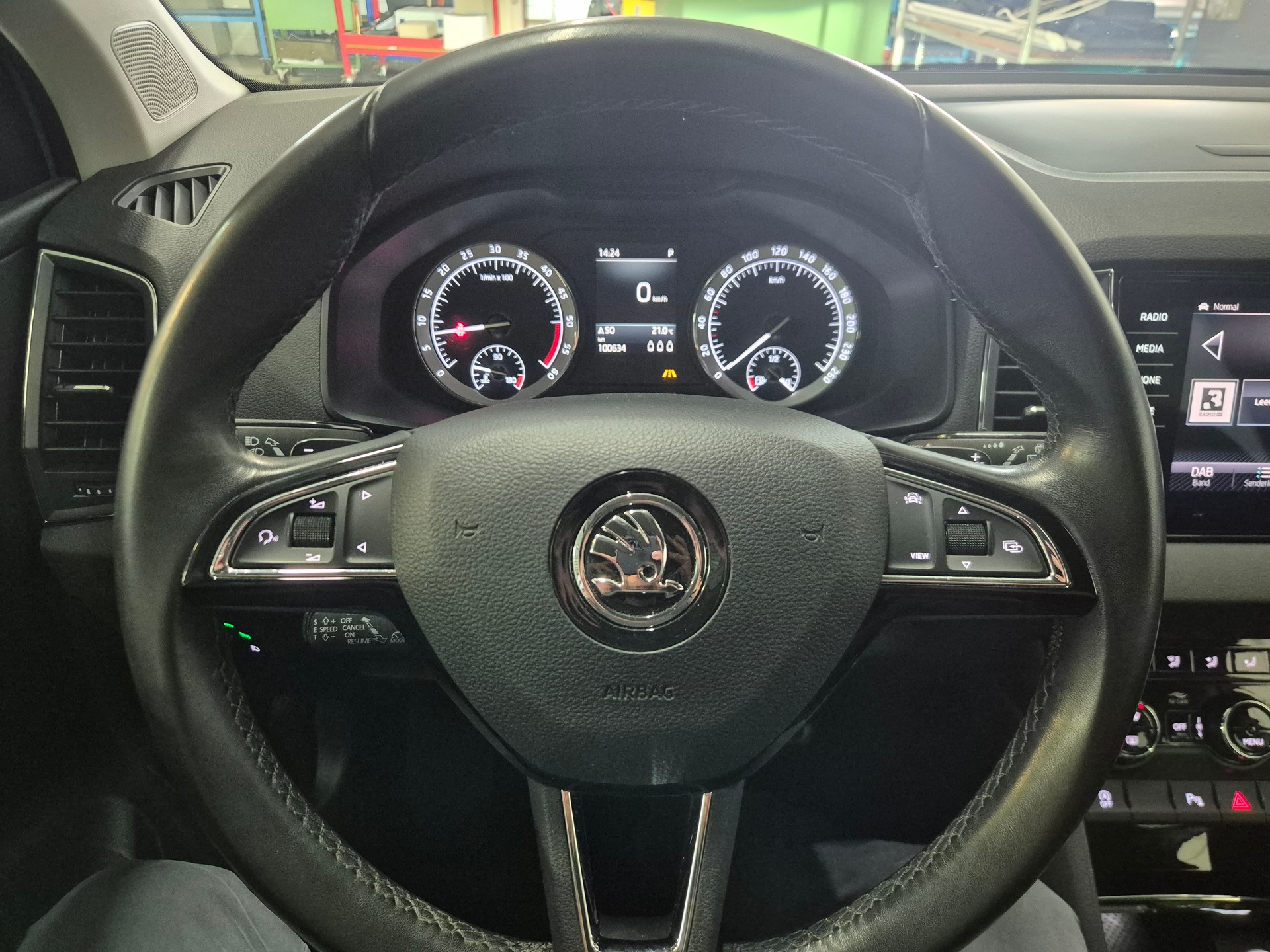SKODA Karoq 1.6 TDI CR Ambition DSG-image-7