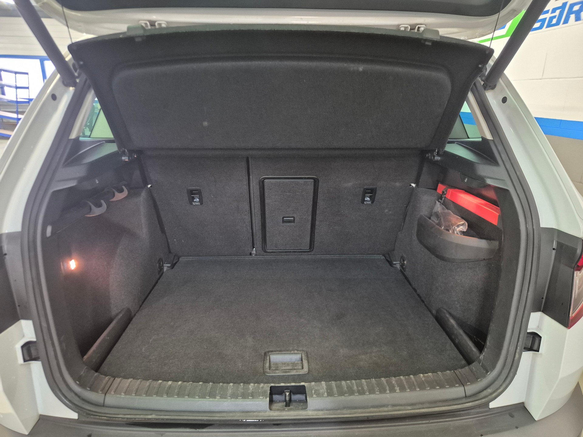 SKODA Karoq 1.6 TDI CR Ambition DSG-image-15