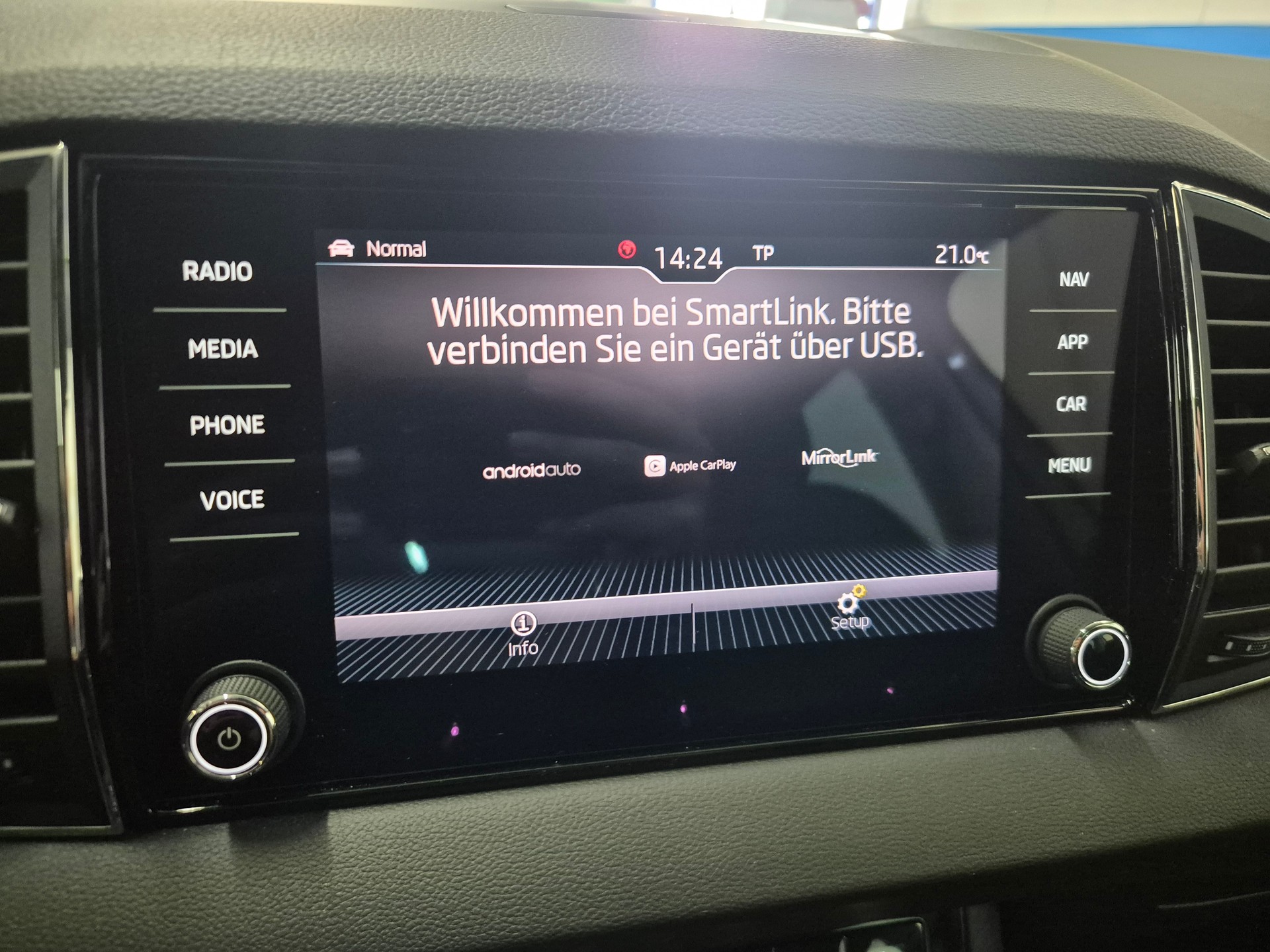 SKODA Karoq 1.6 TDI CR Ambition DSG-image-11