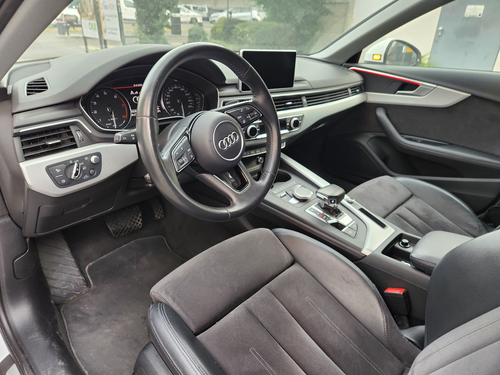 AUDI A4 Avant 2.0 TFSI g-tron S-tronic-image-6