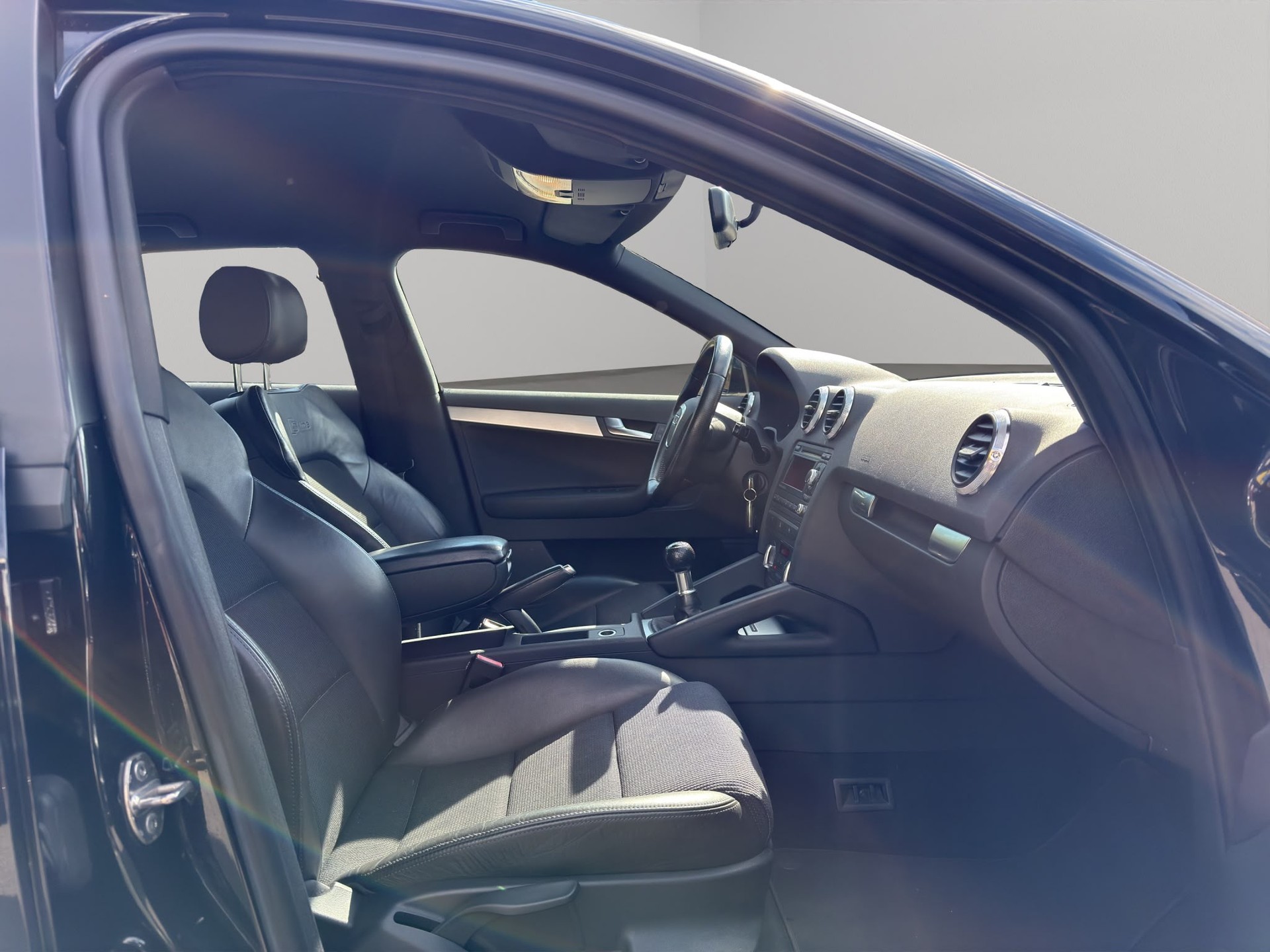 AUDI A3 Sportback 1.8 TFSI Ambition-image-9